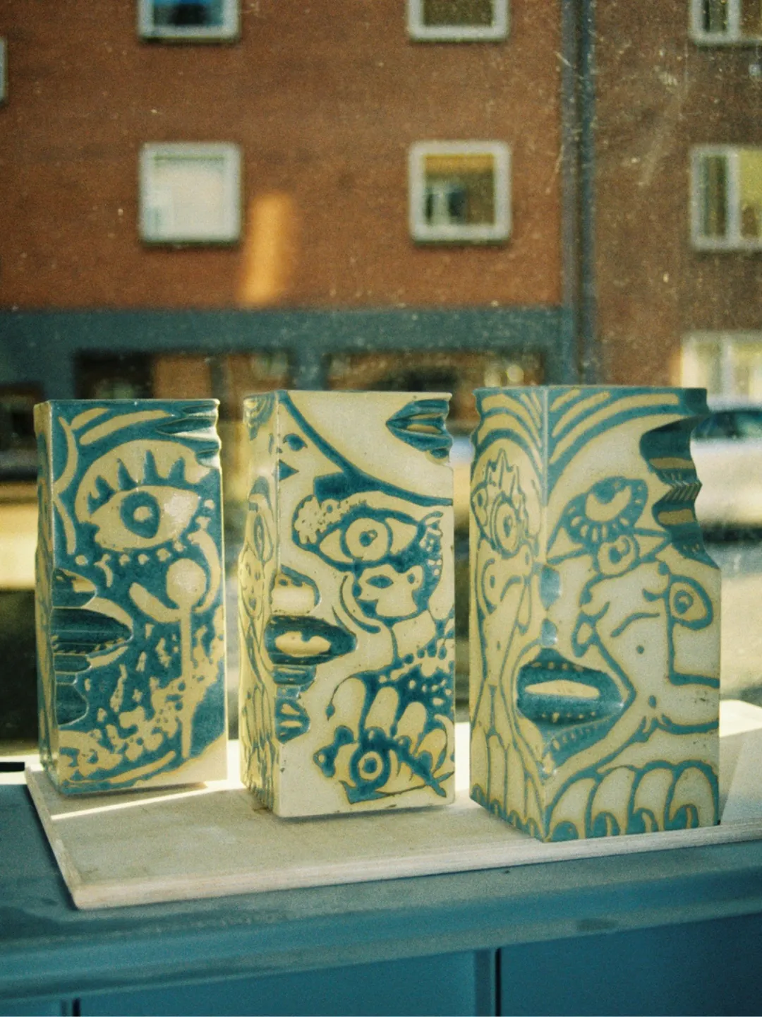 Odd Boys Ceramic ONO Broken Vase vase blå Totem stentøj