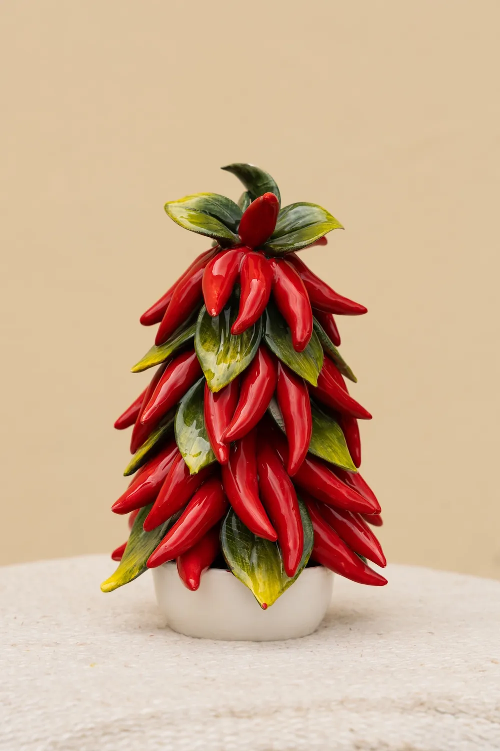 Les Ottomans Rød Chili pyramide bordpynt keramik