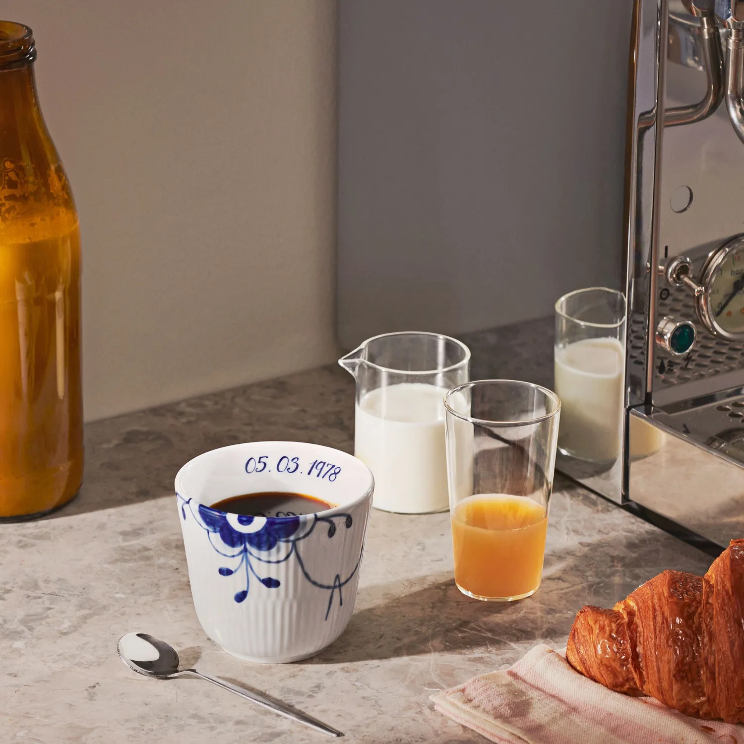 Kgl. Porcelæn Blå Mega Riflet termokrus Bespoke 26 cl