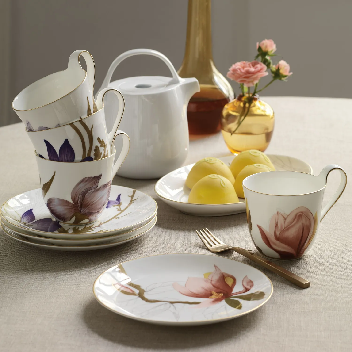 Kgl. Porcelæn Flora højhankskop 33 cl stedmoderblomst