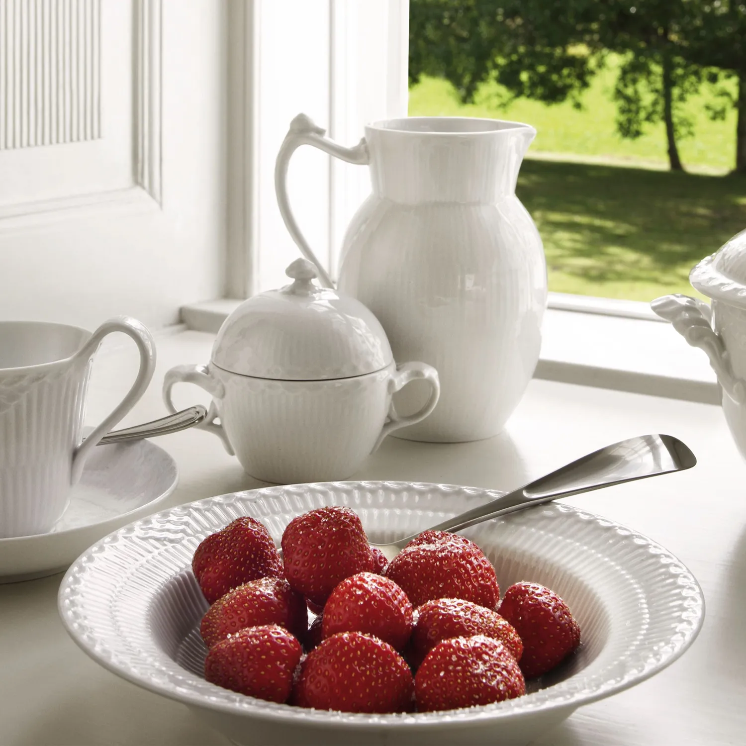 Kgl. Porcelæn Hvid Halvblonde dyb tallerken 21 cm hvid