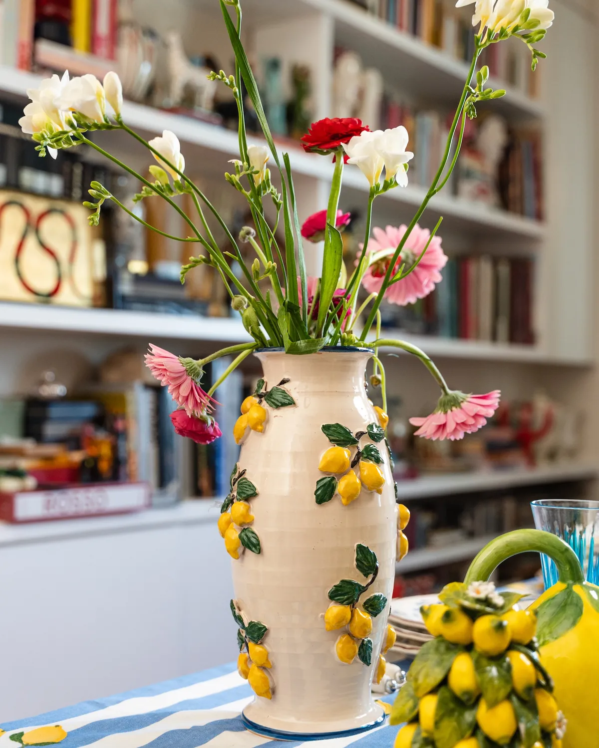 Les Ottomans MENV08 vase keramik håndmalet citron
