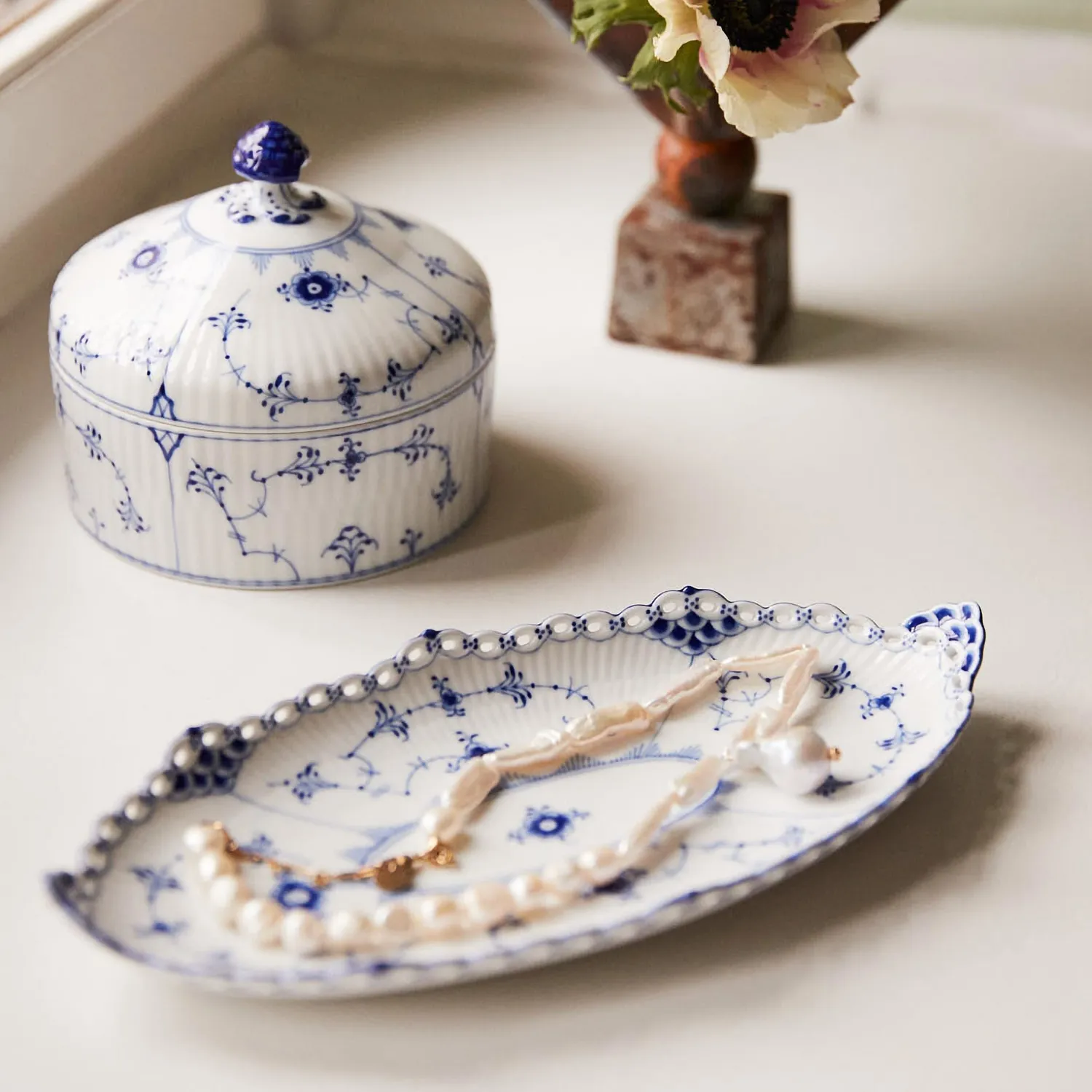 Royal Copenhagen Musselmalet Helblonde asiet 24,5 cm