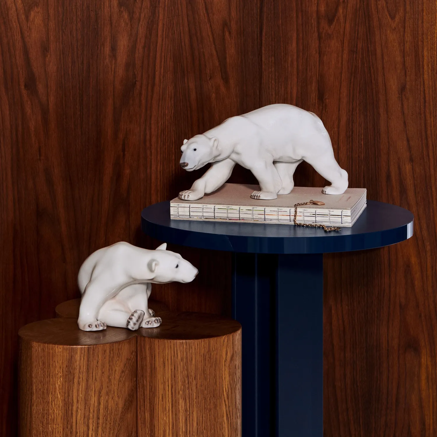 Kgl. Porcelæn siddende isbjørn figur 12 cm hvid