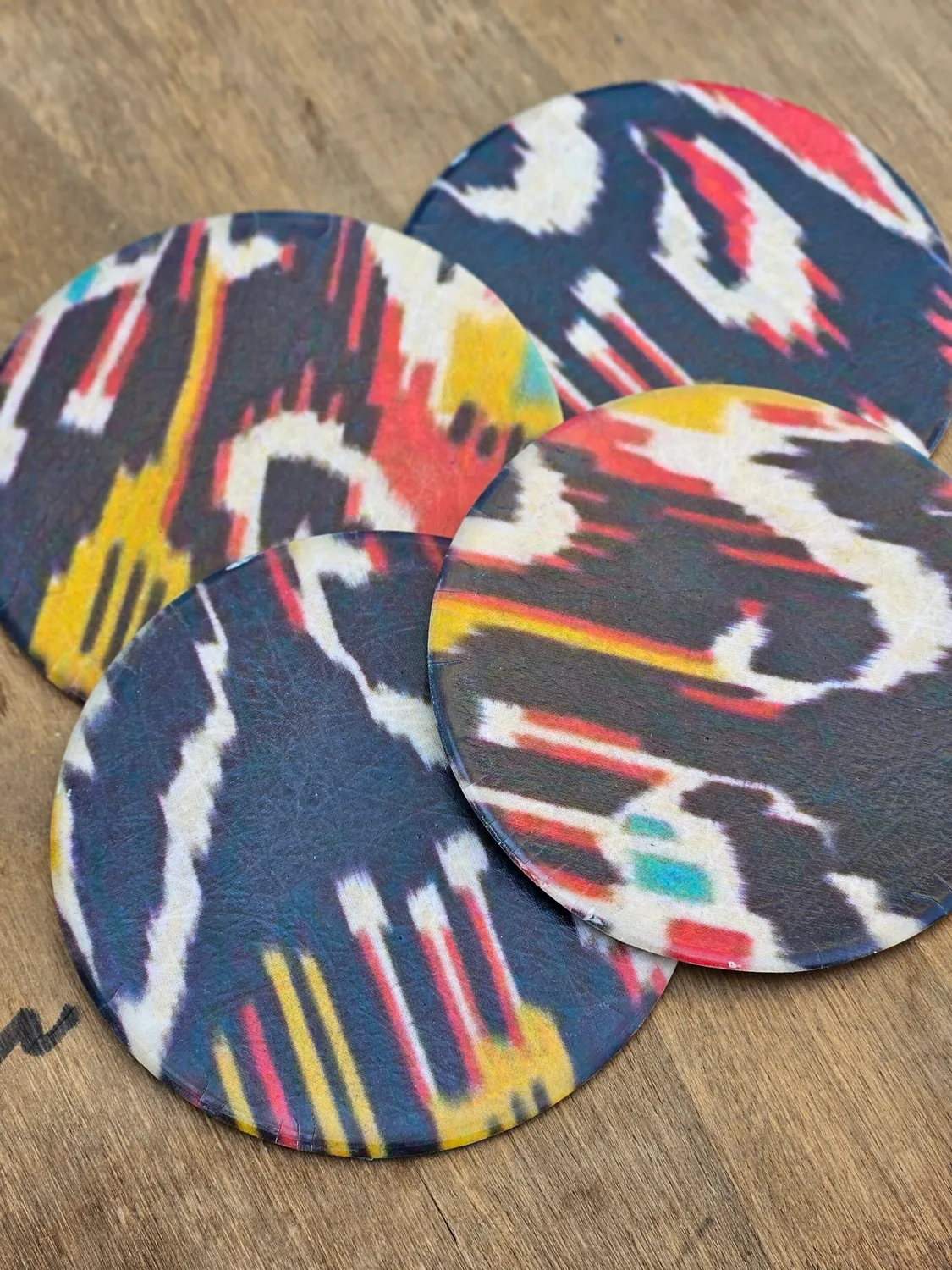 Les Ottomans Ikat bordskånere sæt 4 stk glasfiber