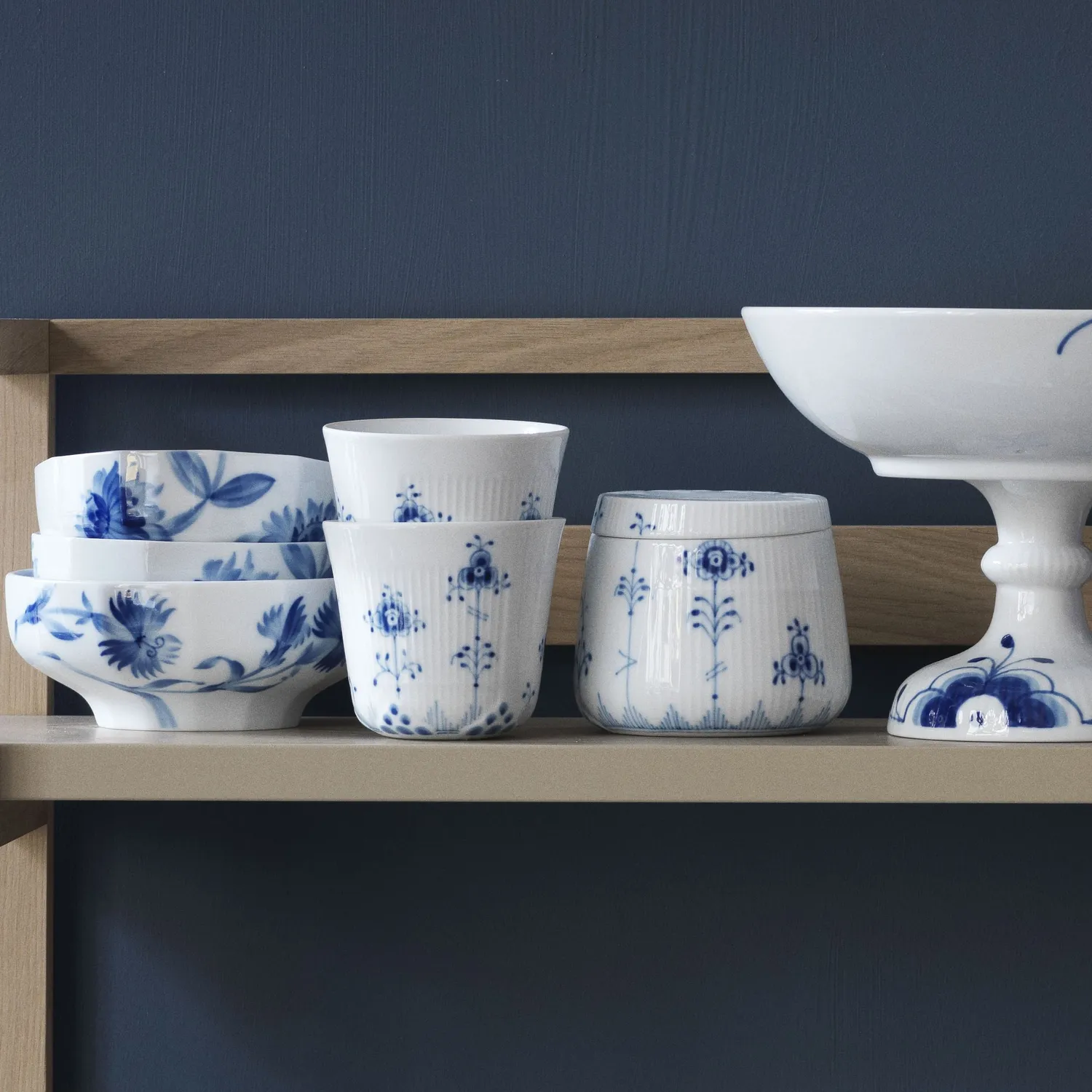 Kgl. Porcelæn Blå Elements multikop 25 cl 2 stk håndmalet