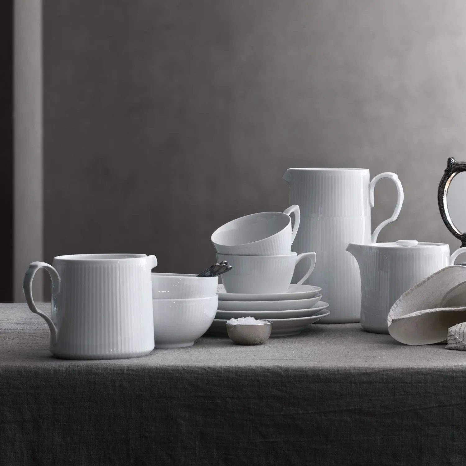 Kgl. Porcelæn Hvid Riflet tekande 75 cl hvid porcelæn