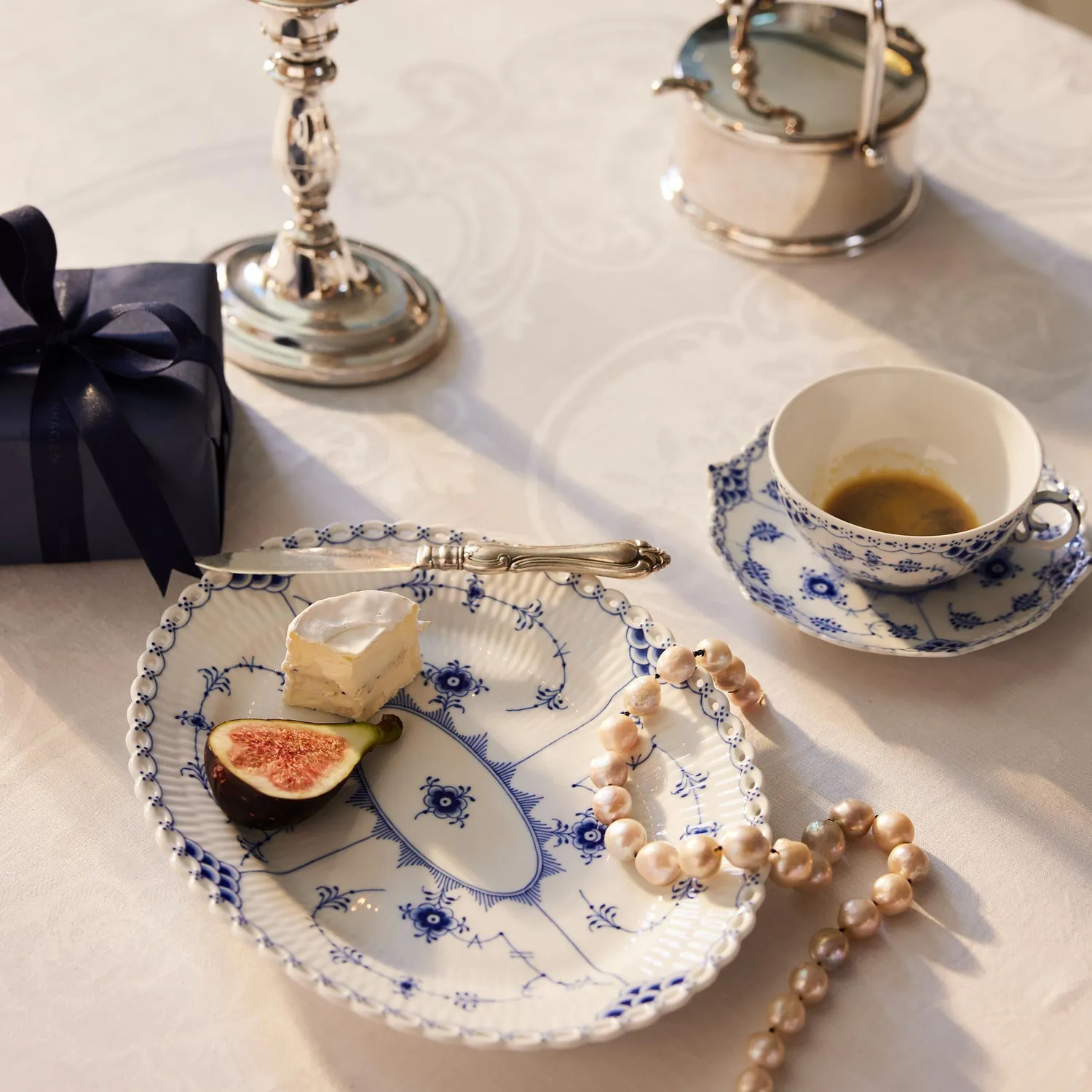 Kgl. Porcelæn Musselmalet Helblonde kop underkop 20 cl