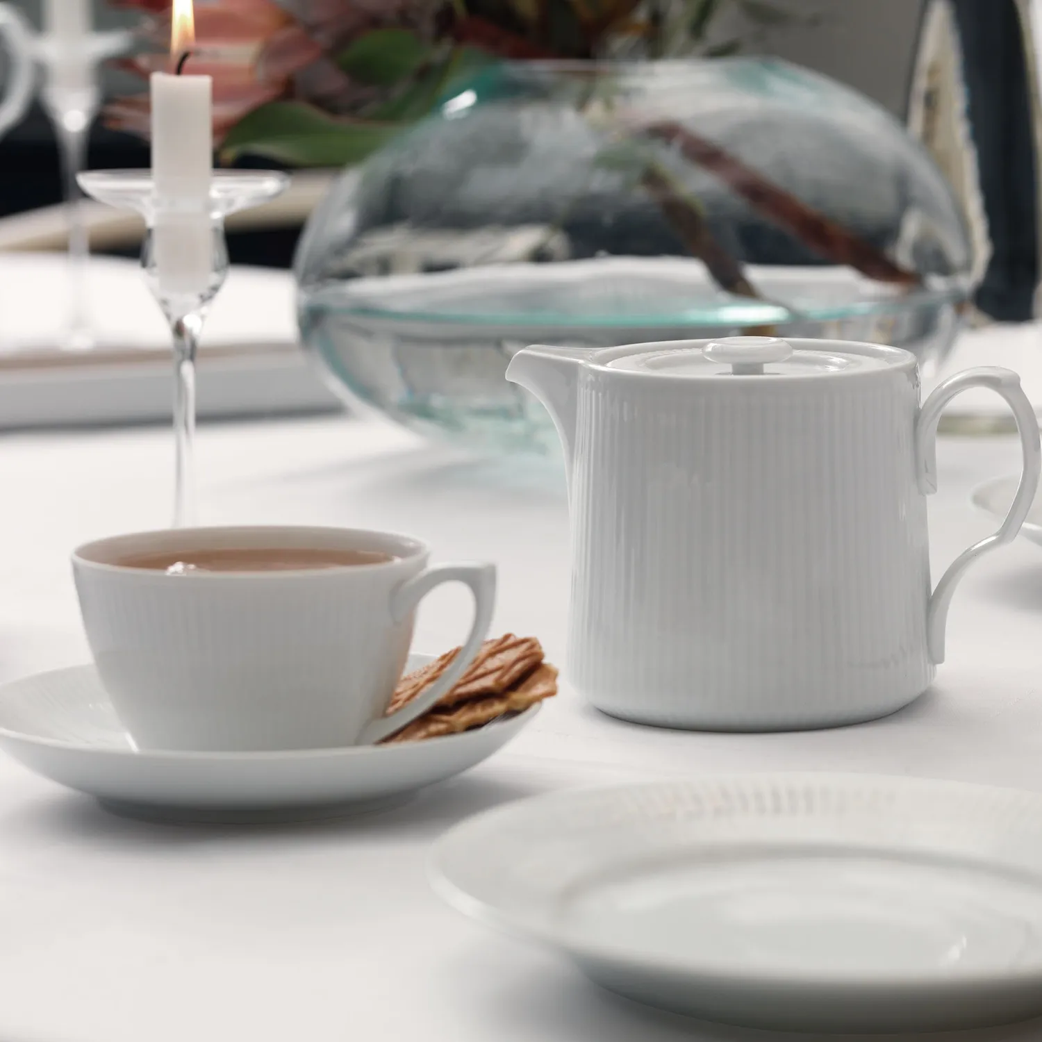 Kgl. Porcelæn Hvid Riflet tekande 75 cl hvid porcelæn