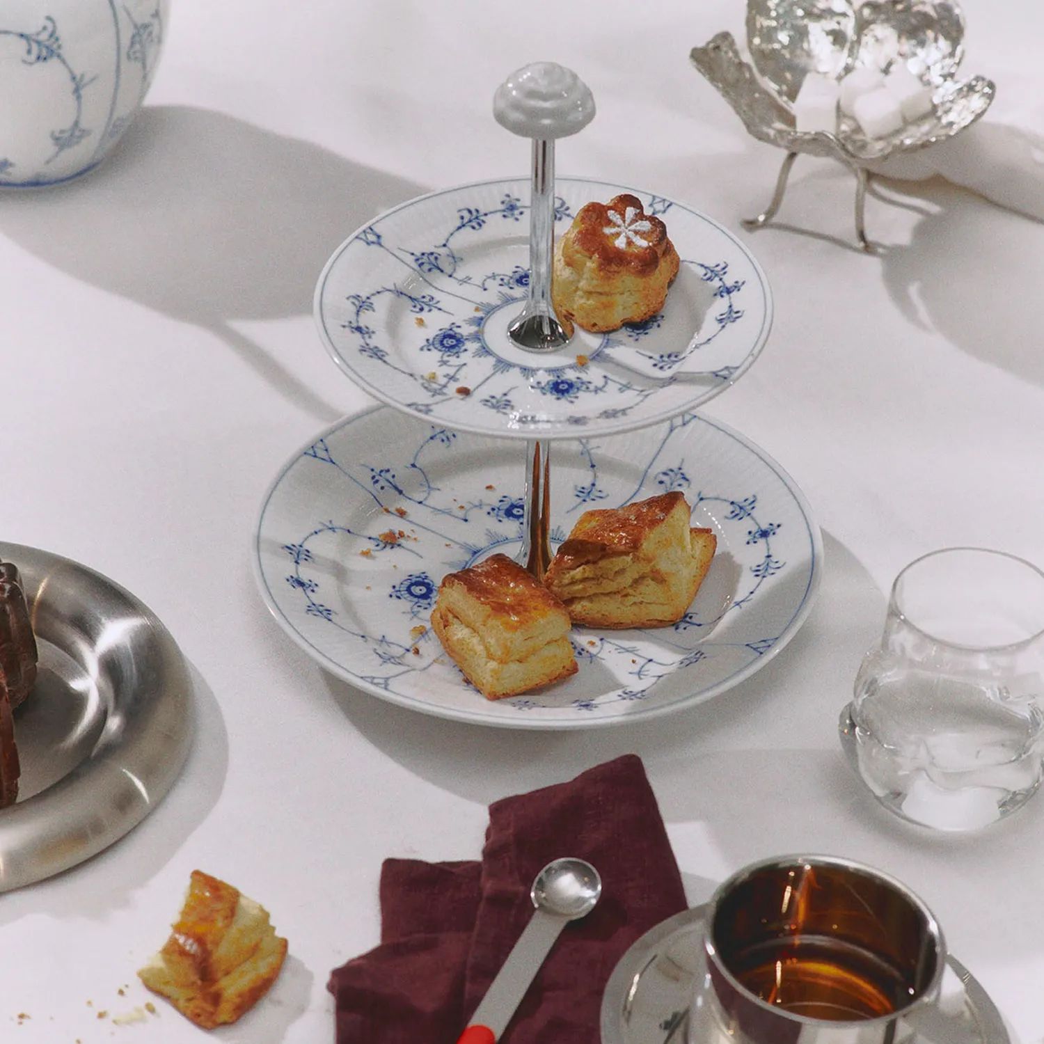 Kgl. Porcelæn Musselmalet Riflet étagère 2 lag porcelæn