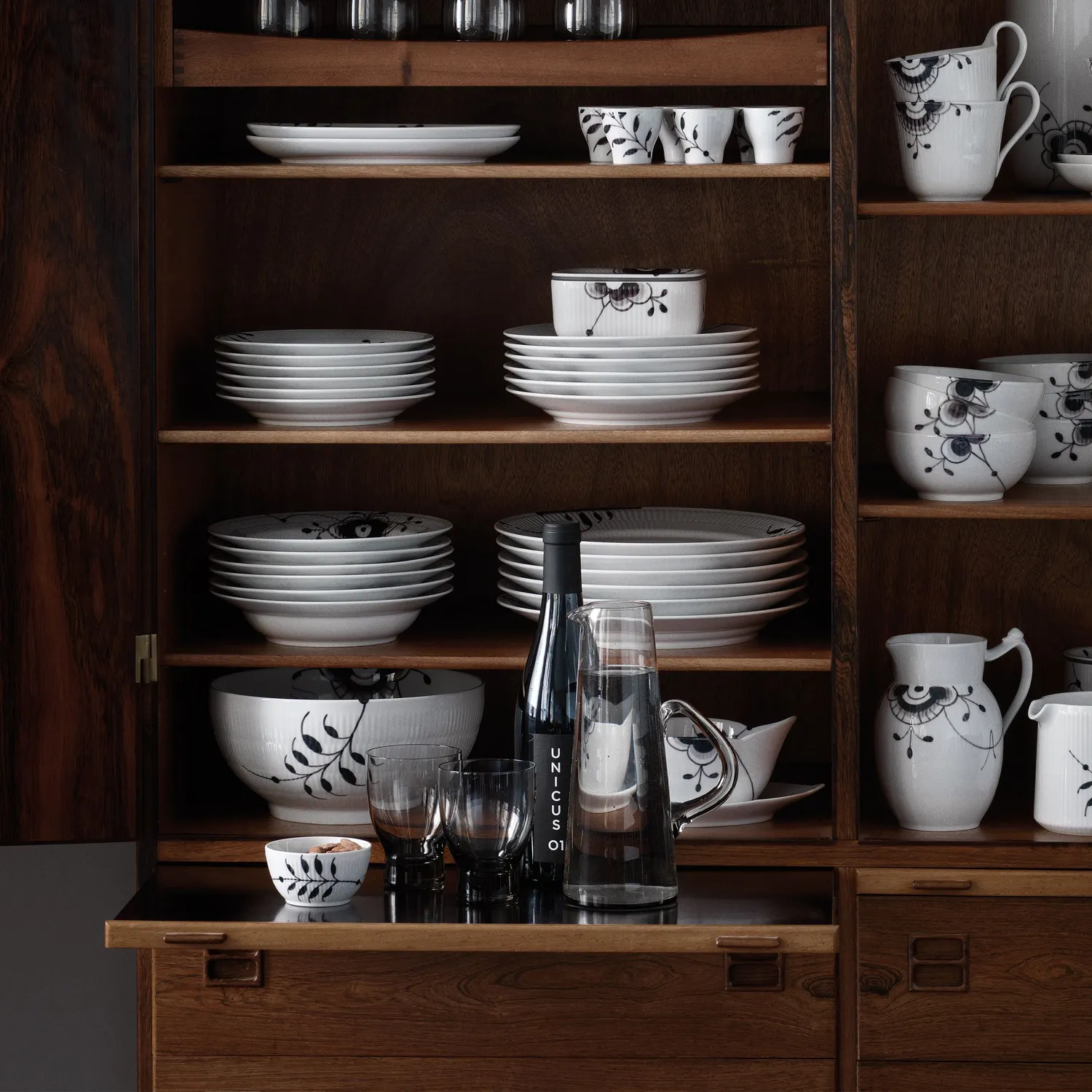 Royal Copenhagen Sort Mega Riflet skål 73 cl