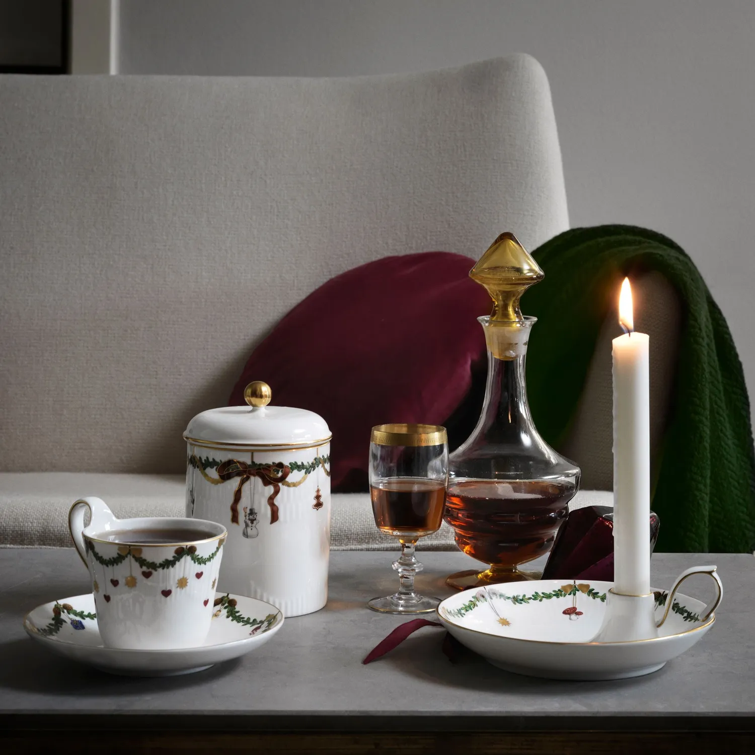Kgl. Porcelæn Stjerne Riflet Jul lysestage 17,5 cm guld