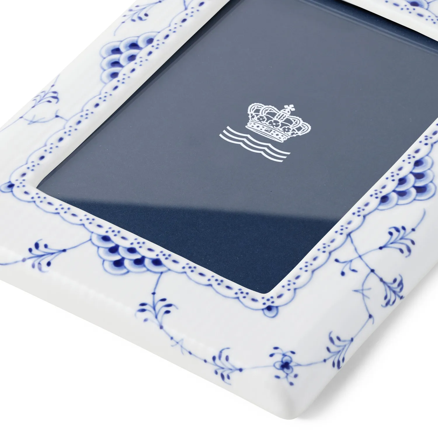 Kgl. Porcelæn Musselmalet Halvblonde billedramme 21 cm hvid