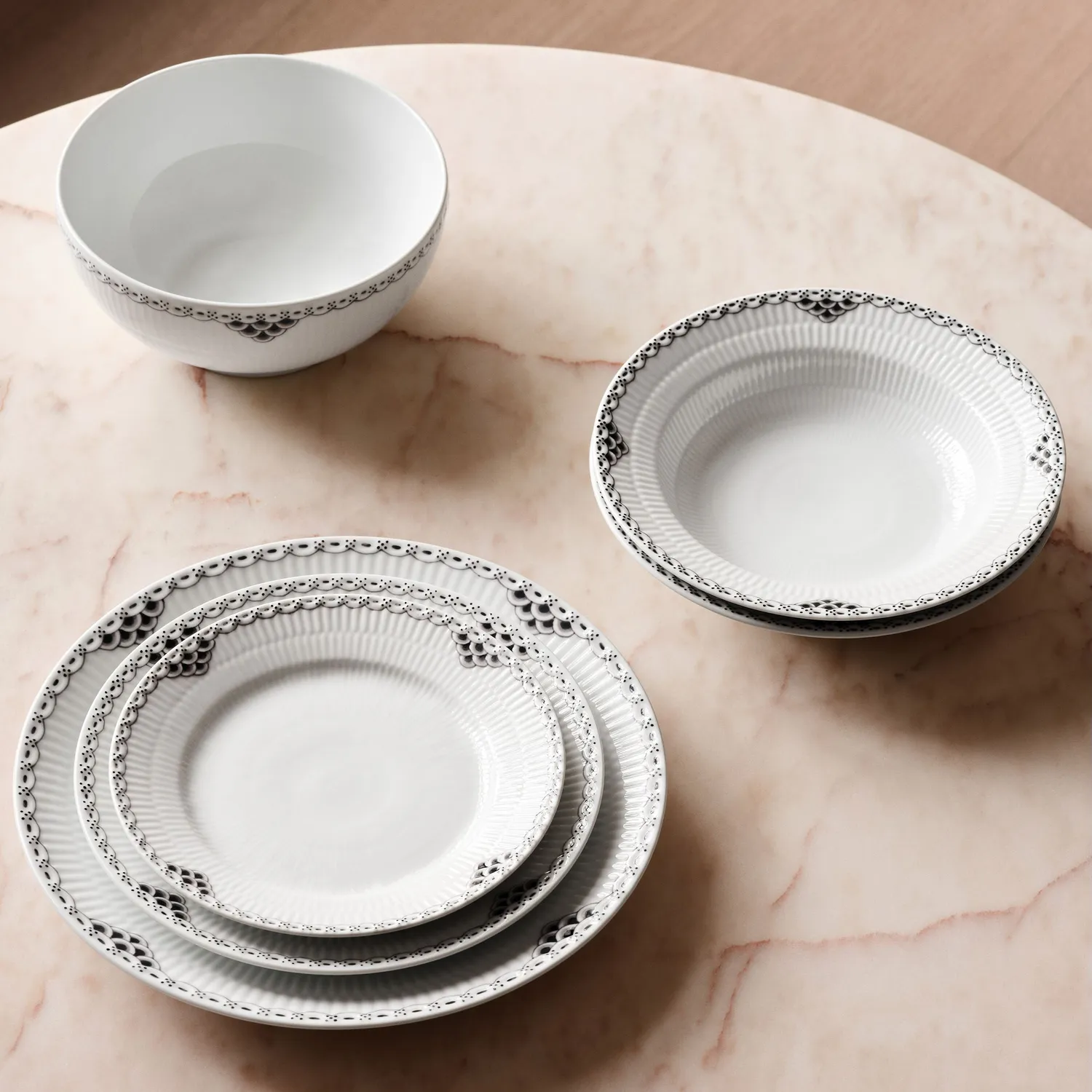 Royal Copenhagen Sort Blonde tallerken 27 cm 2 stk sort kant