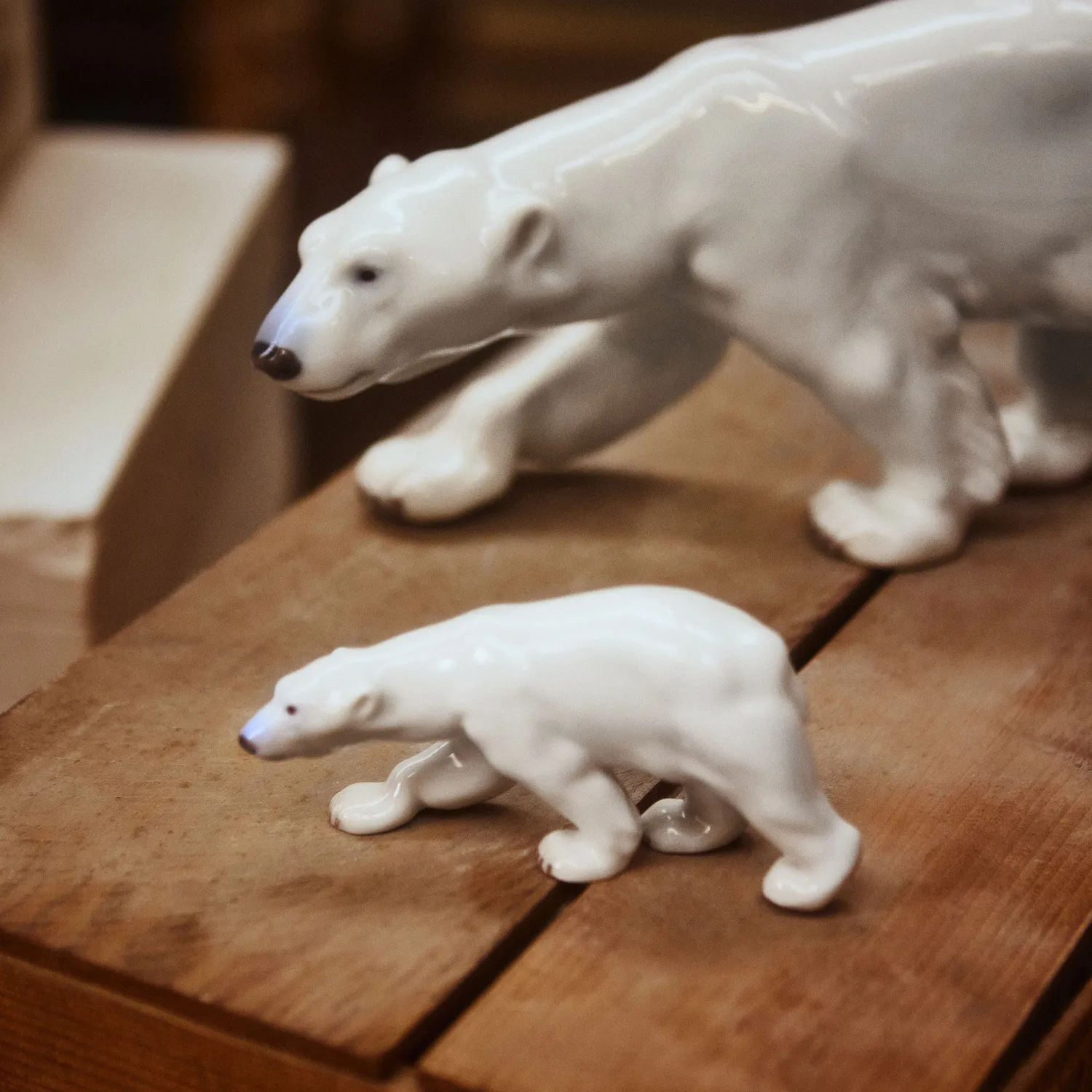Kgl. Porcelæn Miniature Isbjørn figur 6 cm håndmalet