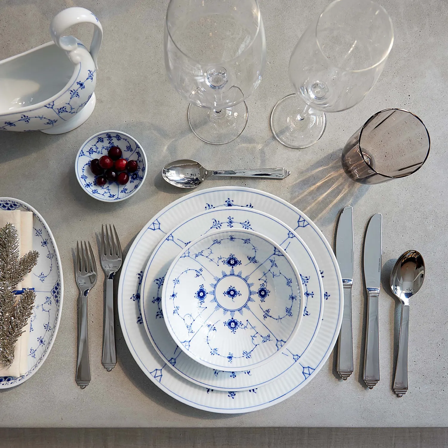 Kgl. Porcelæn Musselmalet Riflet skål 35 cl blå