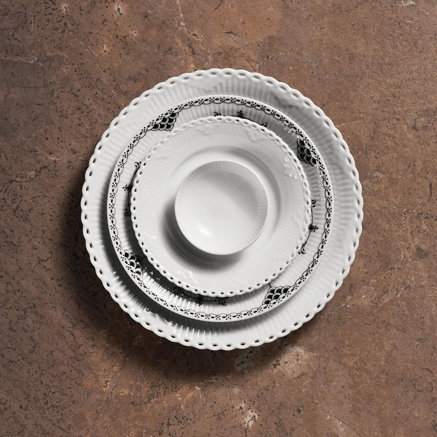 Kgl. Porcelæn Hvid Halvblonde tallerken 17 cm hvid