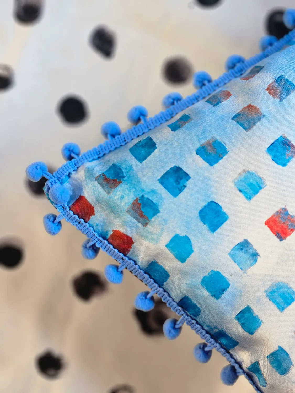 Les Ottomans Ikat pudebetræk silke Blue Polka Dot