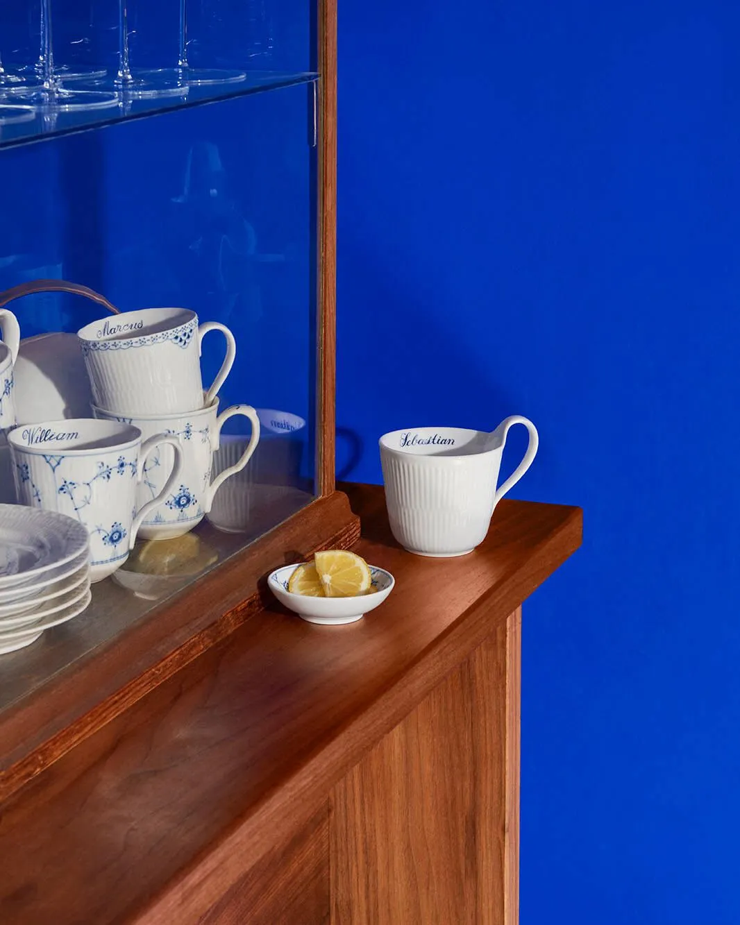Kgl. Porcelæn Hvid Riflet højhankskop Bespoke 33 cl