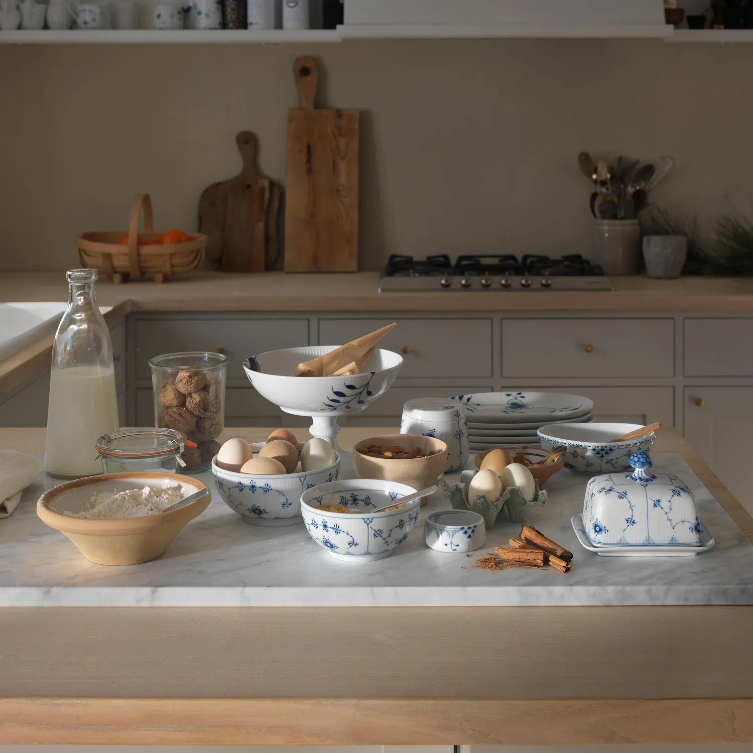 Kgl. Porcelæn Musselmalet Halvblonde oval skål 37 cl porcelæn