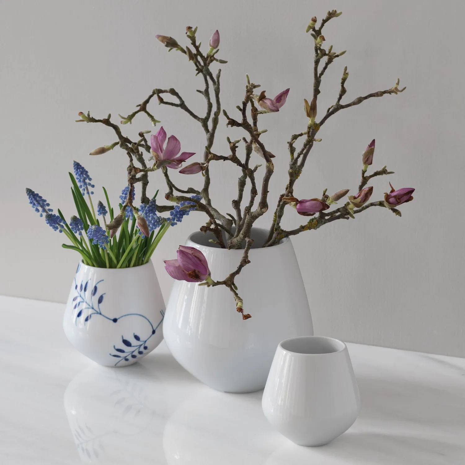 Kgl. Porcelæn Blå Mega Riflet vase 15 cm håndmalet