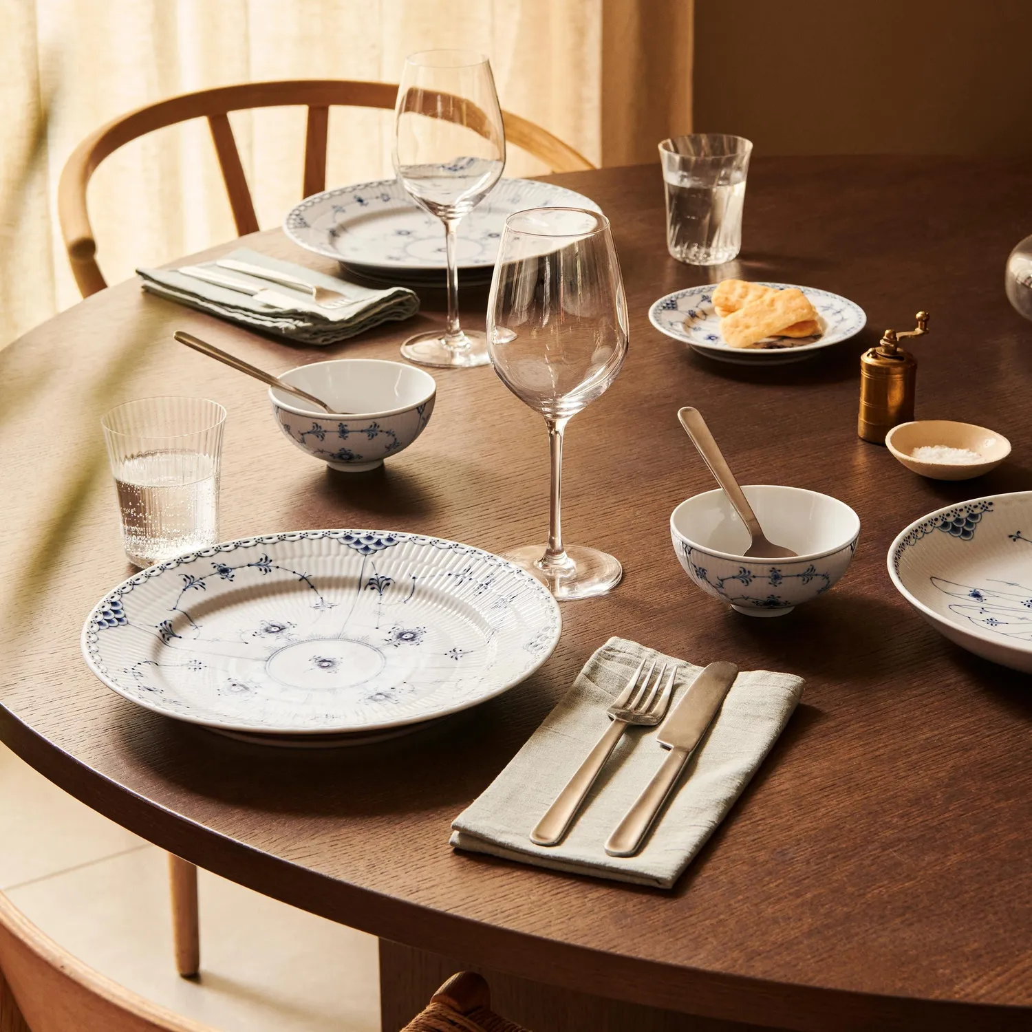 Kgl. Porcelæn Musselmalet Halvblonde tallerken 25 cm