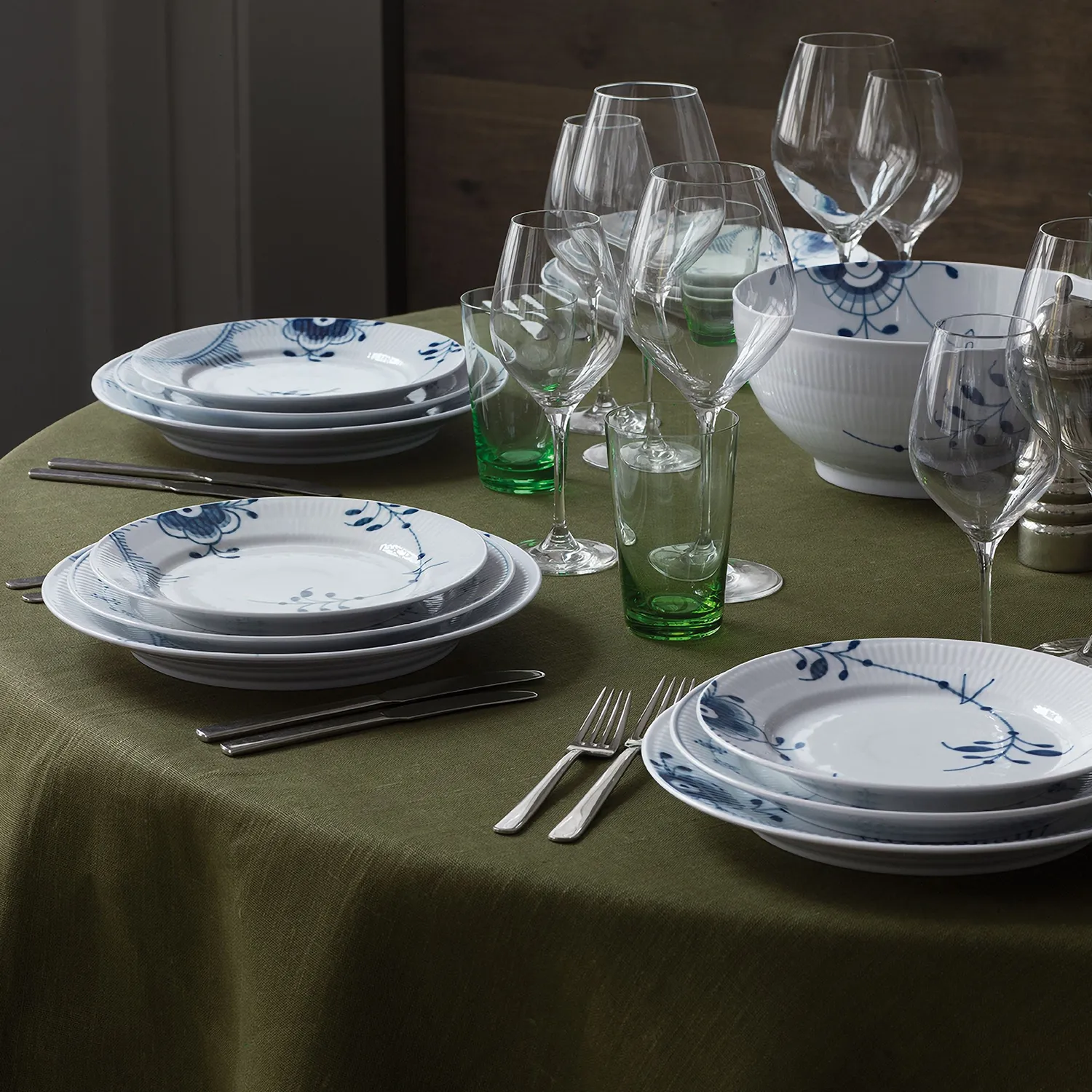 Kgl. Porcelæn Blå Mega Riflet tallerken 22 cm dekoration 2 håndmalet