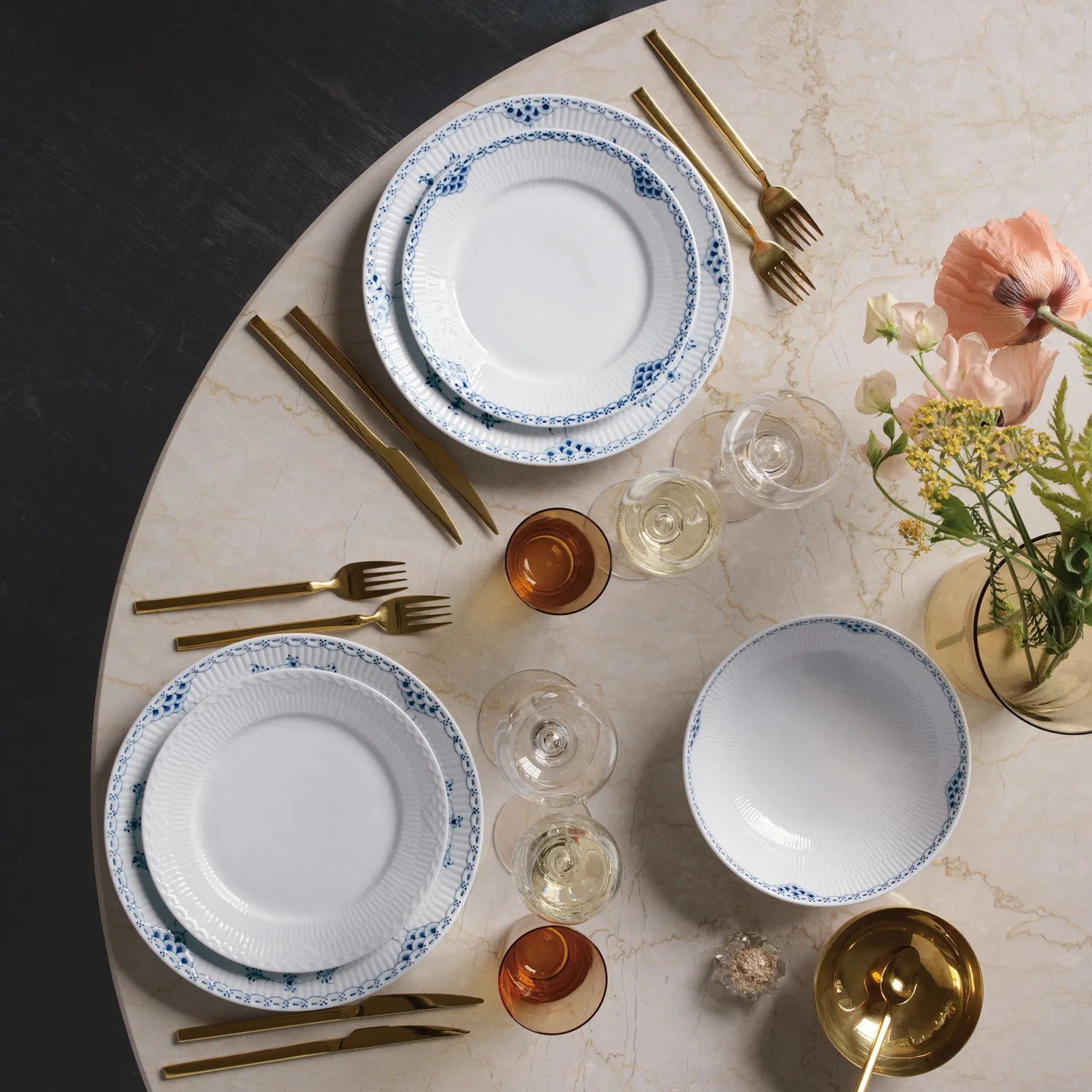 Kgl. Porcelæn Hvid Halvblonde tallerken 22 cm hvid