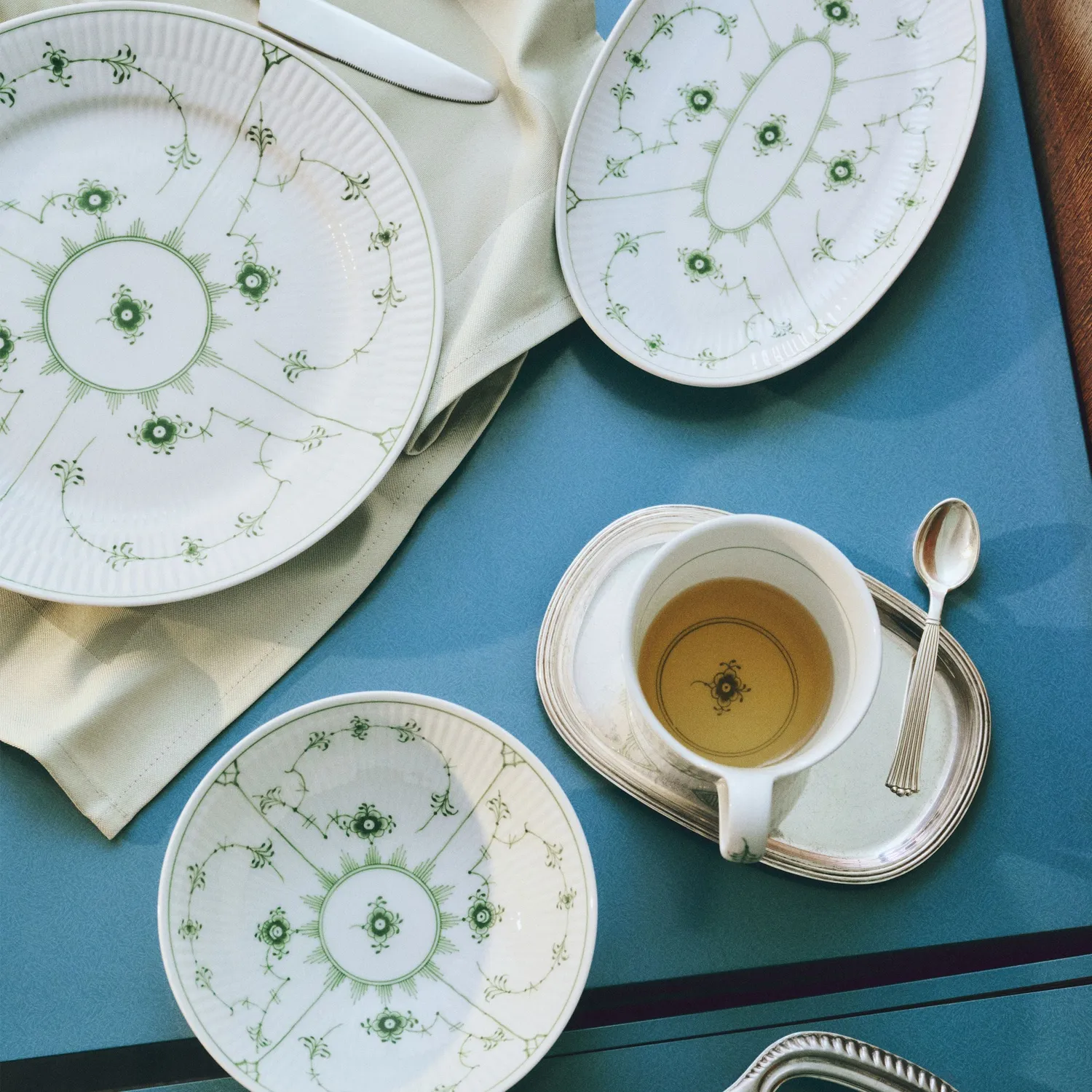 Kgl. Porcelæn Grøn Musselmalet asiet 23,5 cm porcelæn