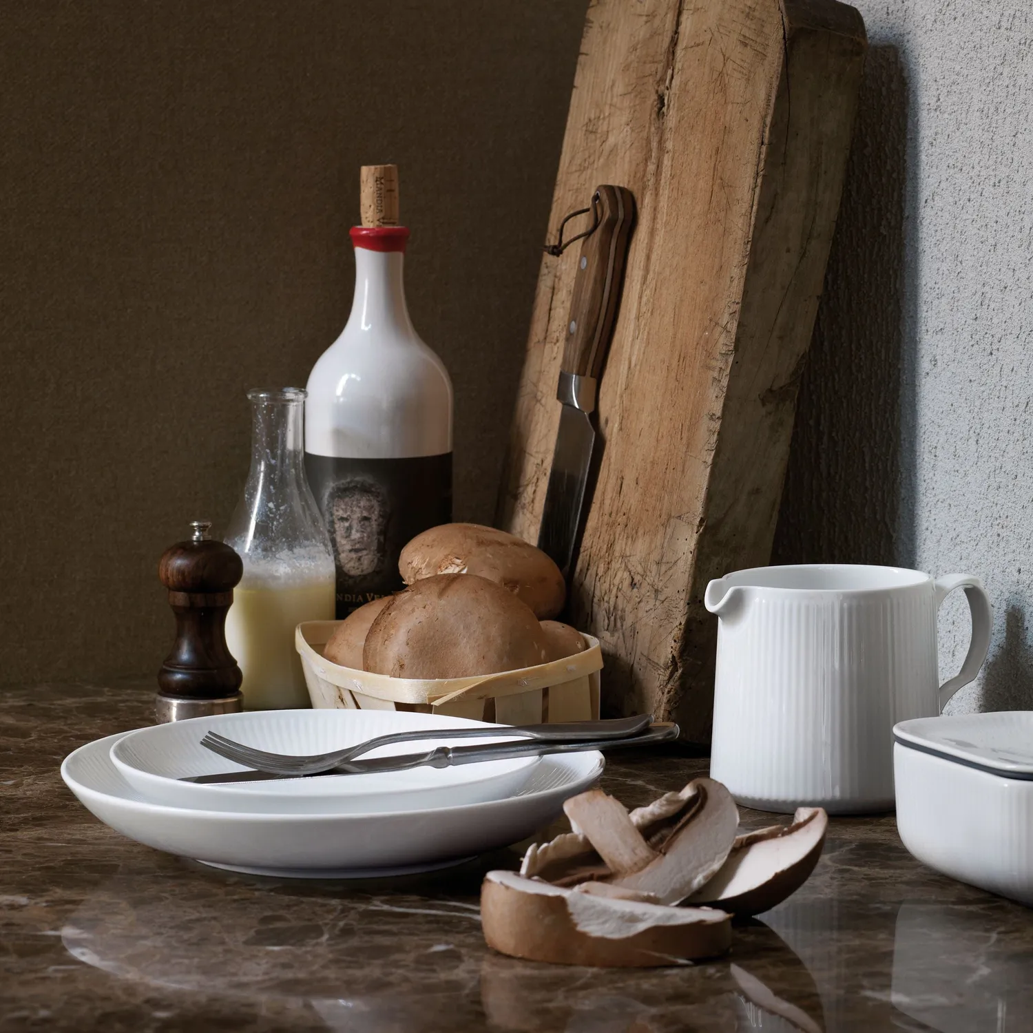 Kgl. Porcelæn Hvid Riflet smørskål med låg 42 cl hvid