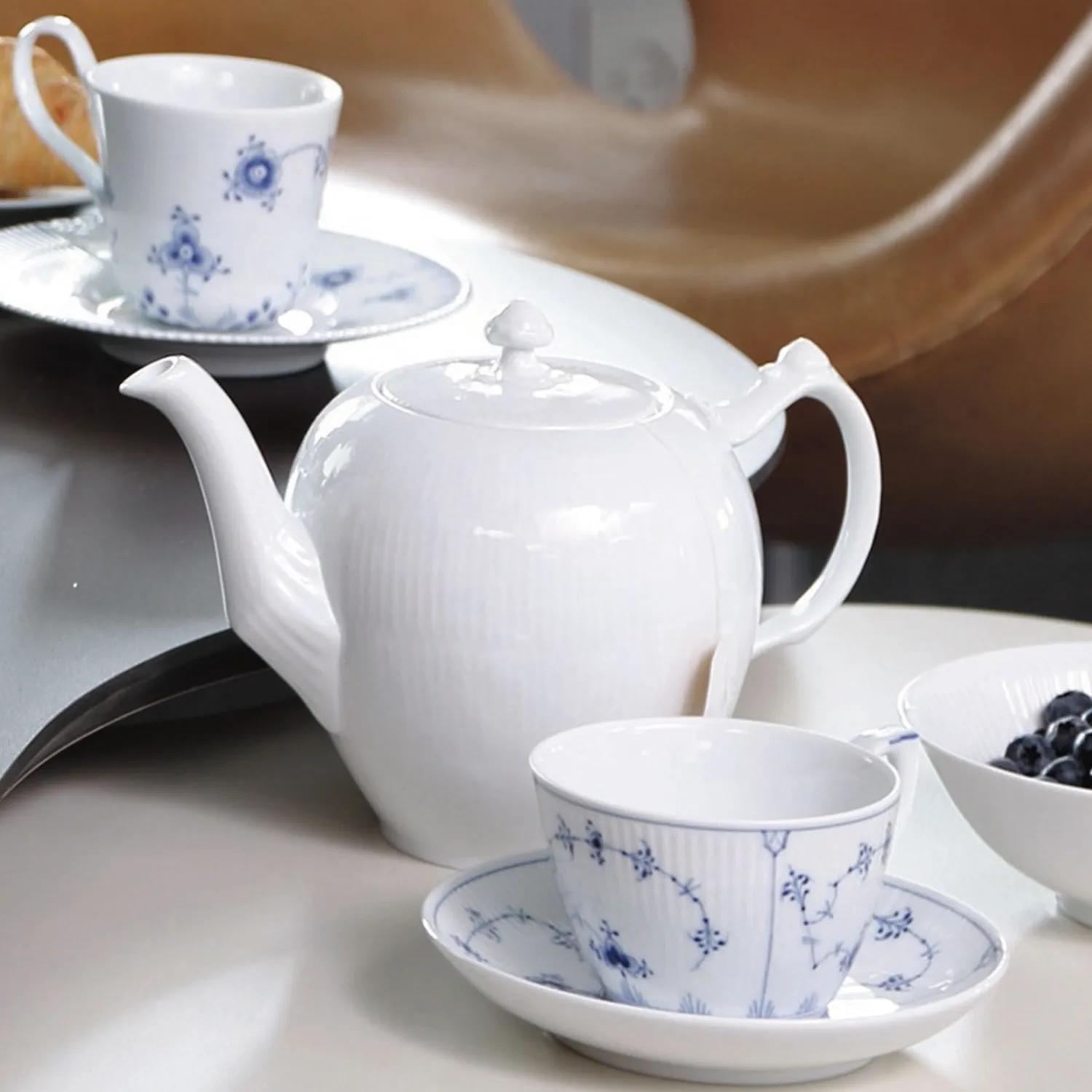 Kgl. Porcelæn Hvid Riflet tekande 100 cl hvid