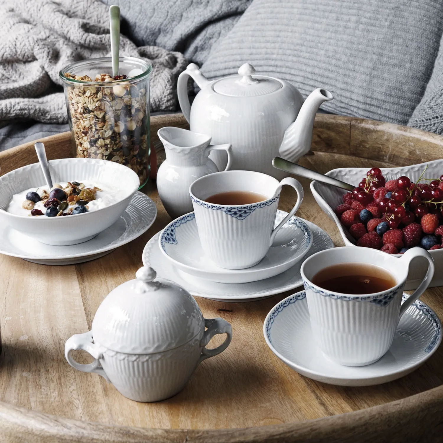 Kgl. Porcelæn Hvid Riflet tekande 100 cl hvid