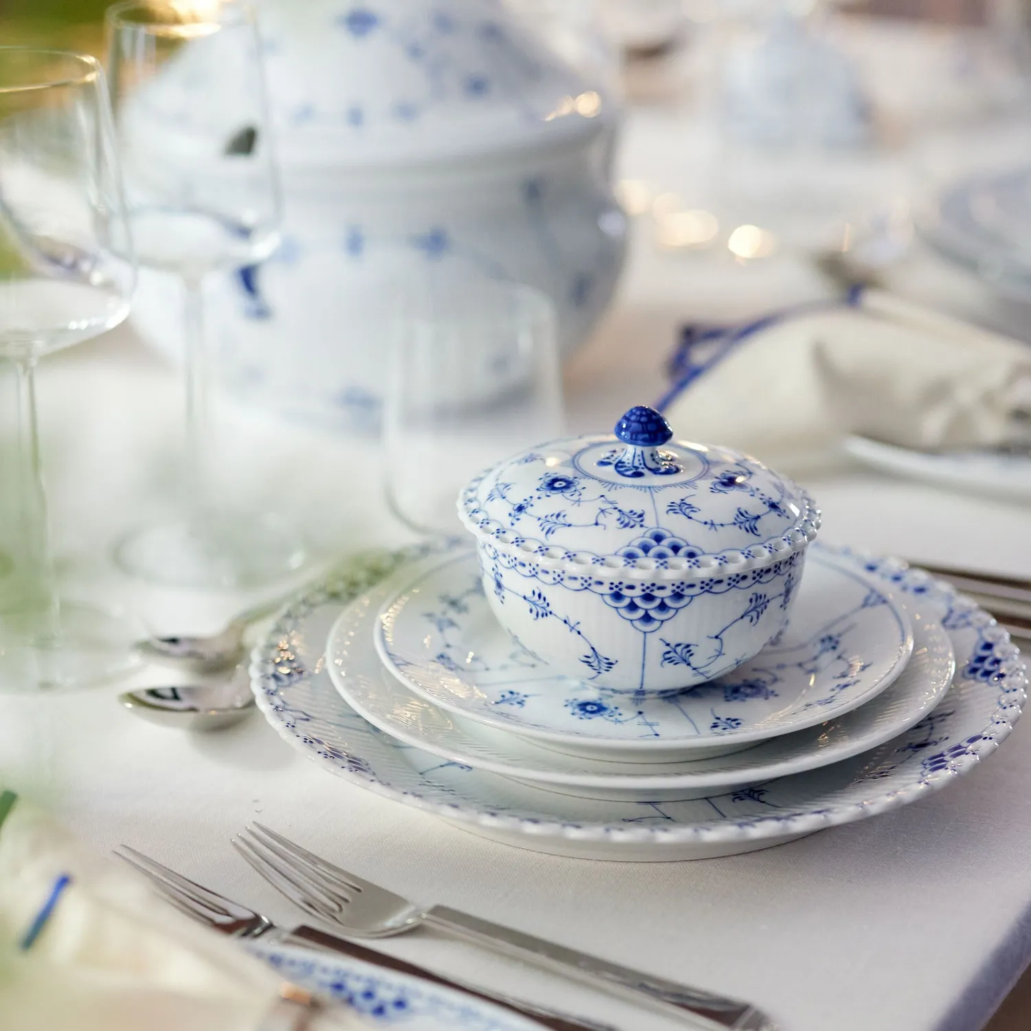 Kgl. Porcelæn Musselmalet Riflet tallerken 19 cm håndmalet