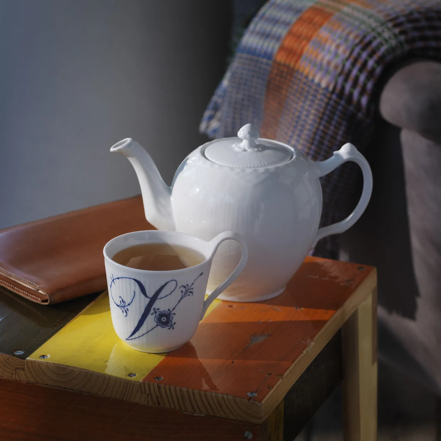 Royal Copenhagen Alfabet kop V 33 cl håndmalet