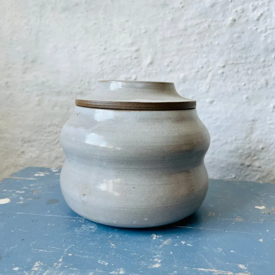 Marie Debié Ceramics krukke med låg stentøj 11x11 cm