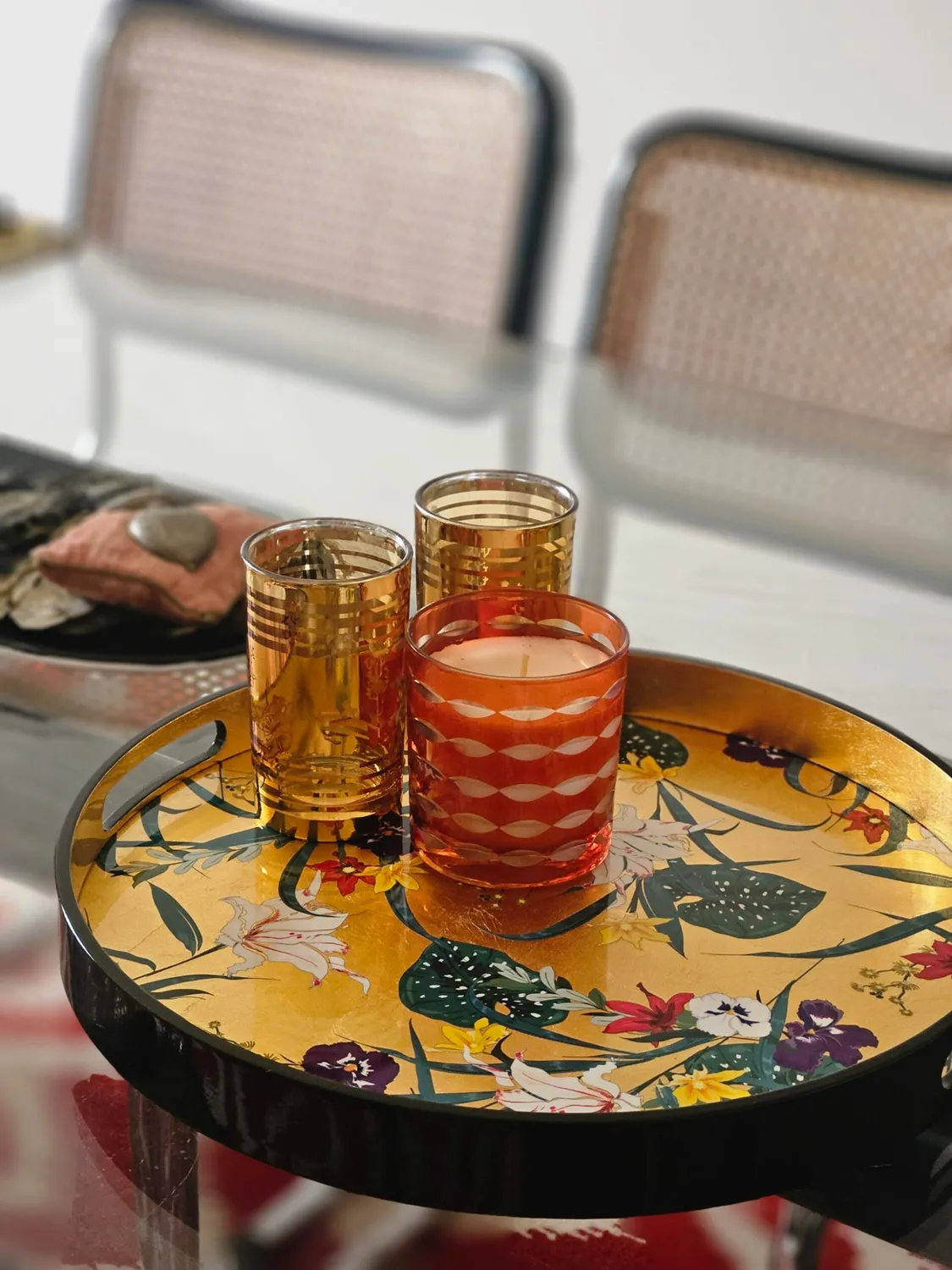 Les Ottomans serveringsbakke blomster lakeret træ