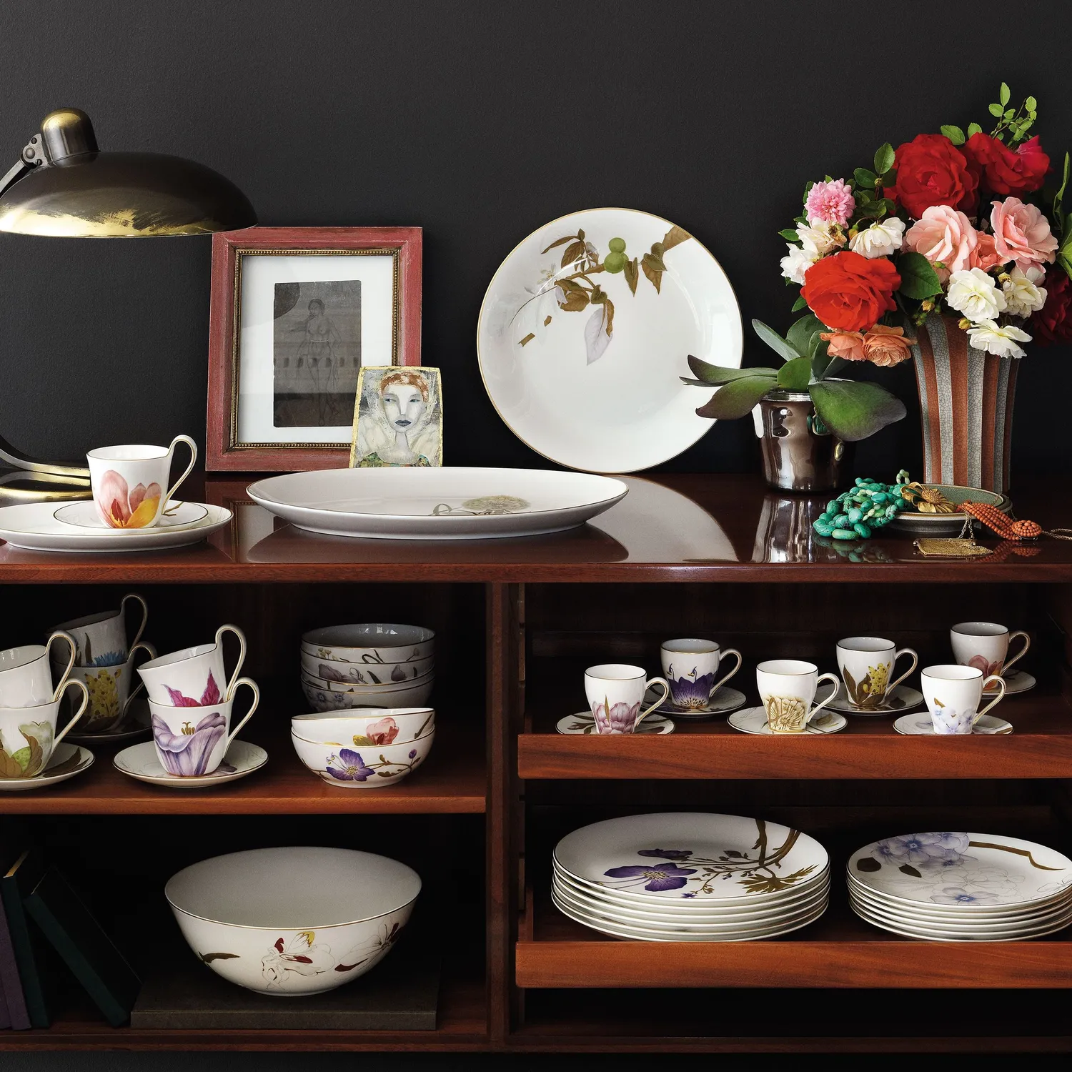 Kgl. Porcelæn Flora skål Stedmoderblomst 50 cl