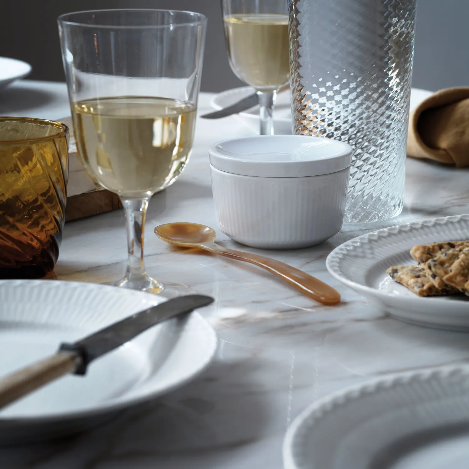 Kgl. Porcelæn Hvid Halvblonde tallerken 22 cm hvid