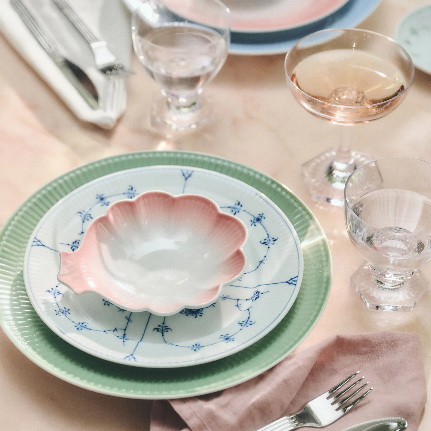Kgl. Porcelæn Musselmalet Riflet tallerken 22 cm