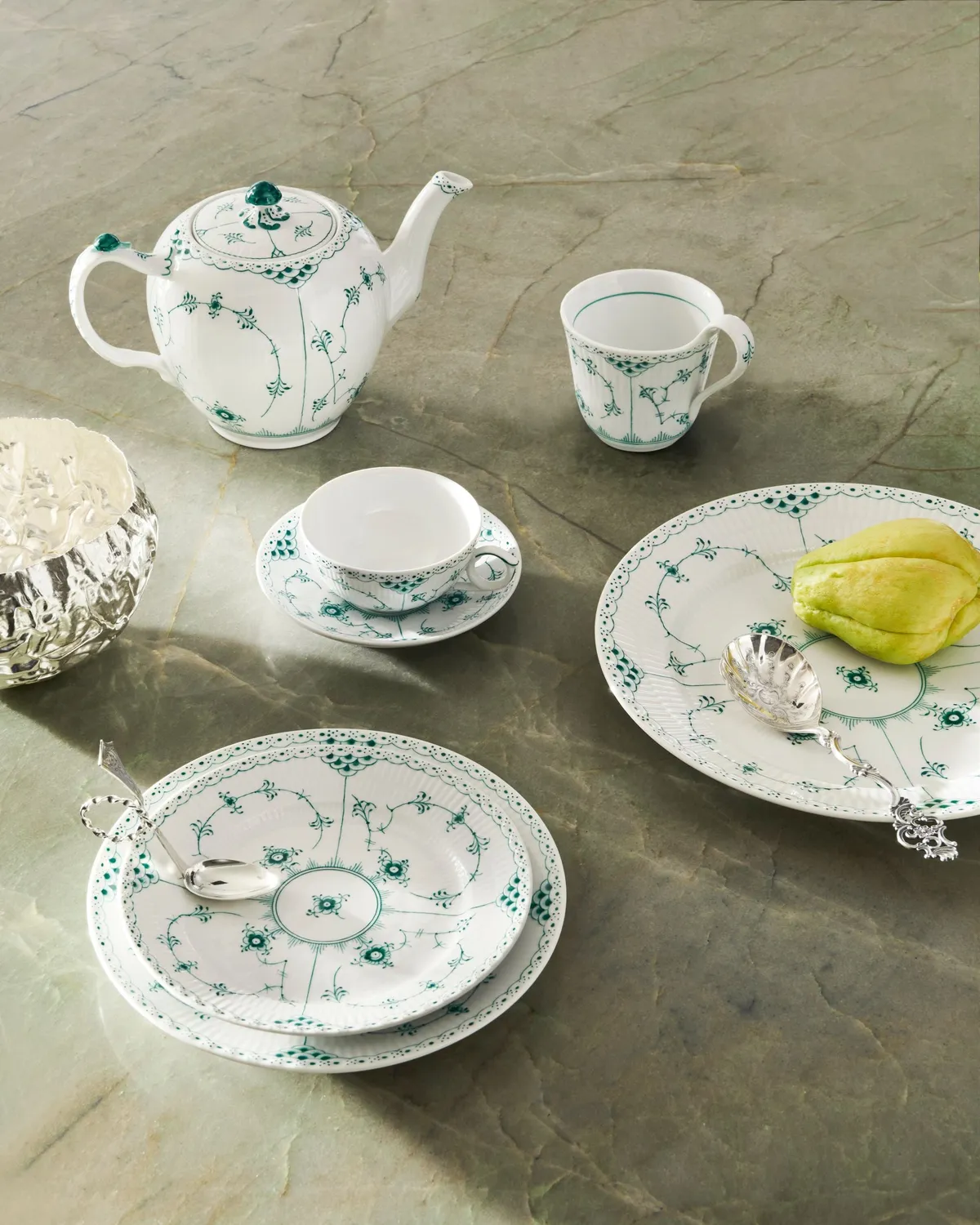Royal Copenhagen Smaragd Musselmalet Halvblonde tallerken 22 cm grøn