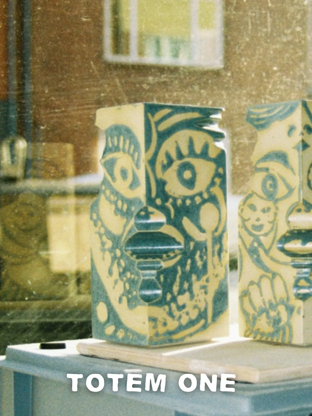 Odd Boys Ceramic ONO Broken Vase vase blå Totem stentøj