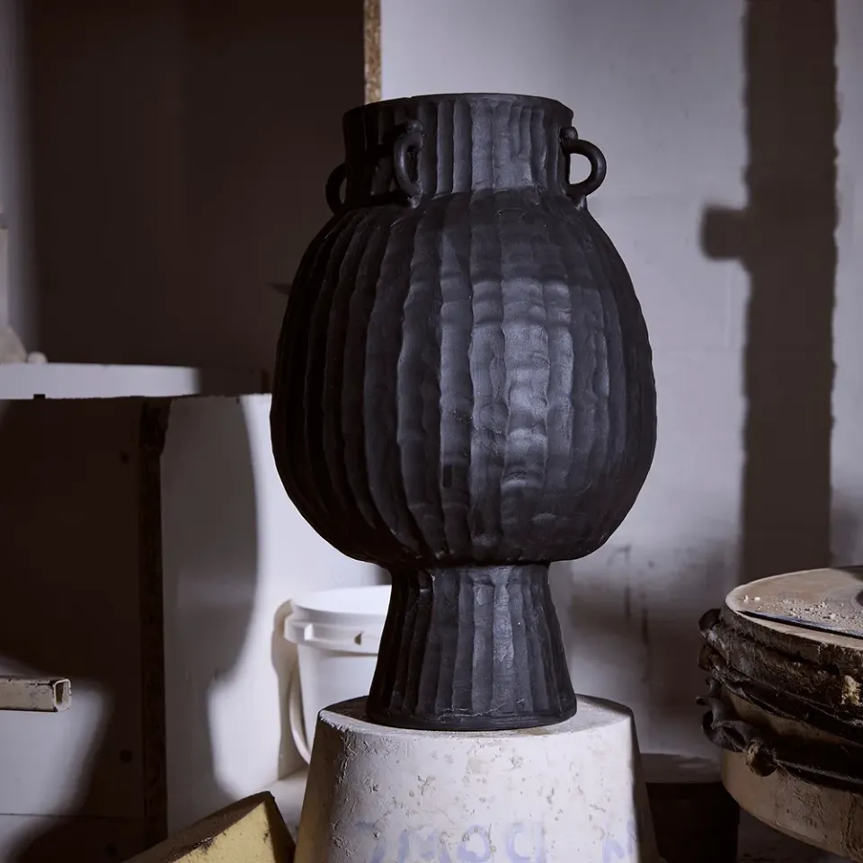 1882-Ltd Macbeth Witch 2 vase sort stentøj