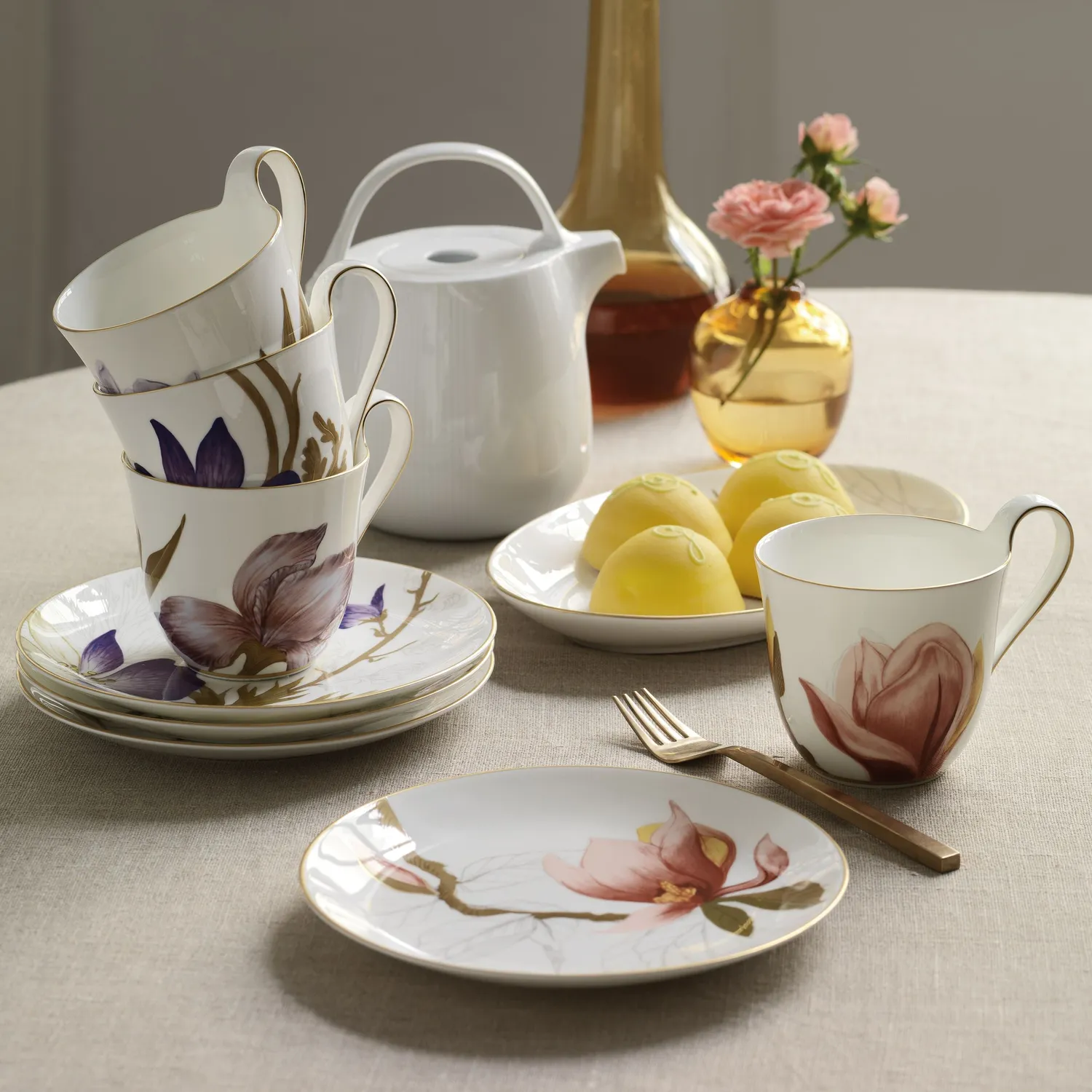 Kgl. Porcelæn Flora højhankskop Magnolia 33 cl