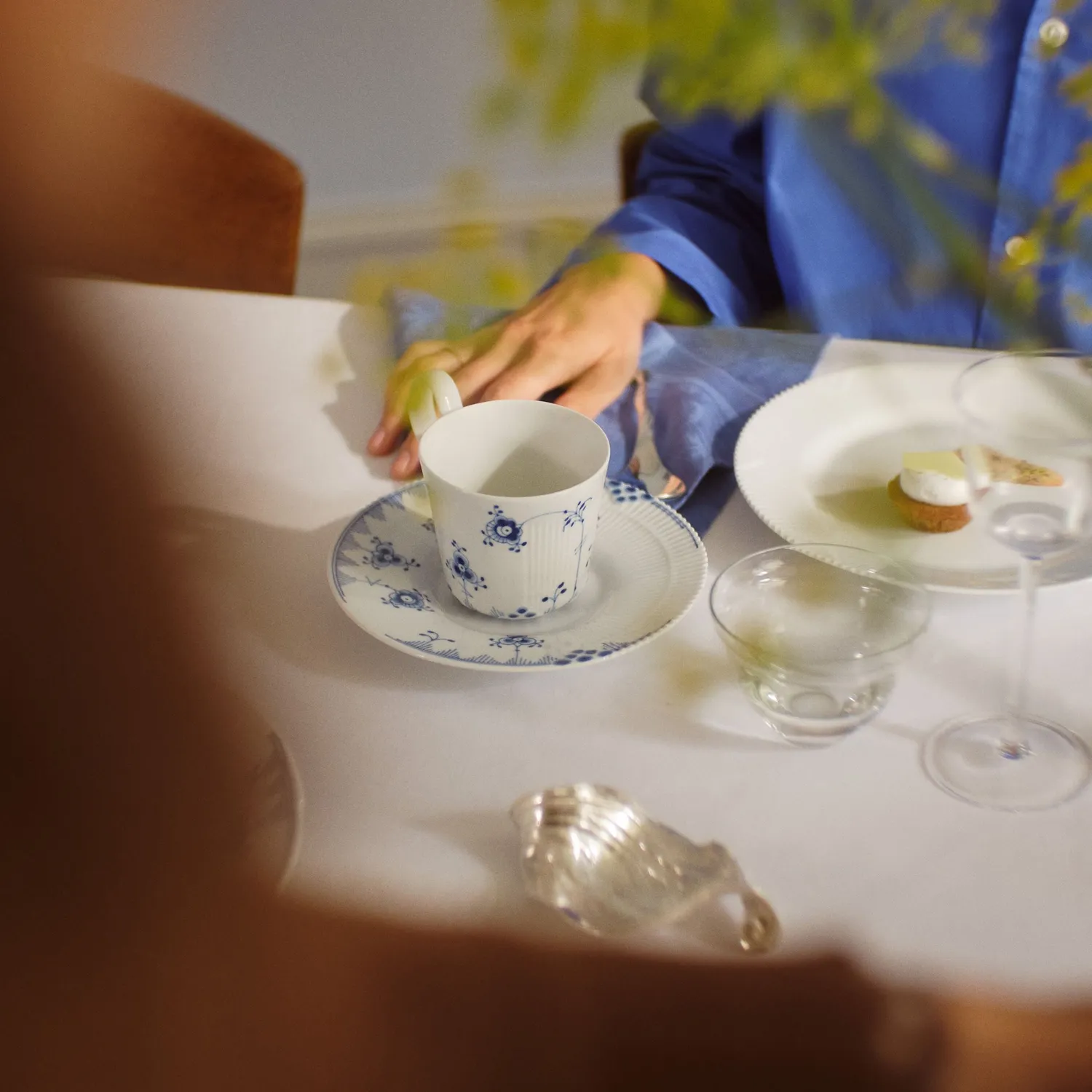 Kgl. Porcelæn Blå Elements højhankskop 24 cl m underkop