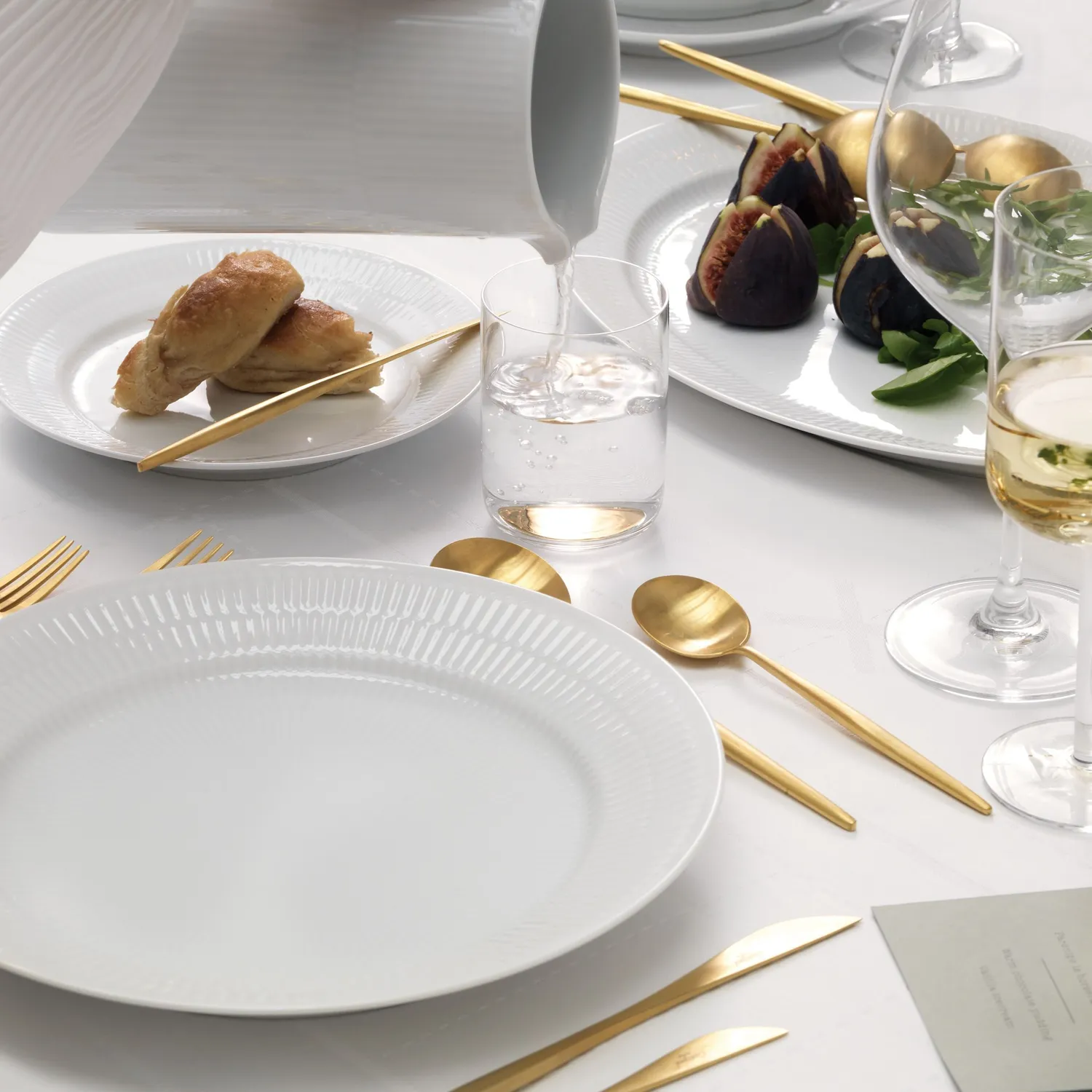 Kgl. Porcelæn Hvid Riflet tallerken 27 cm flad