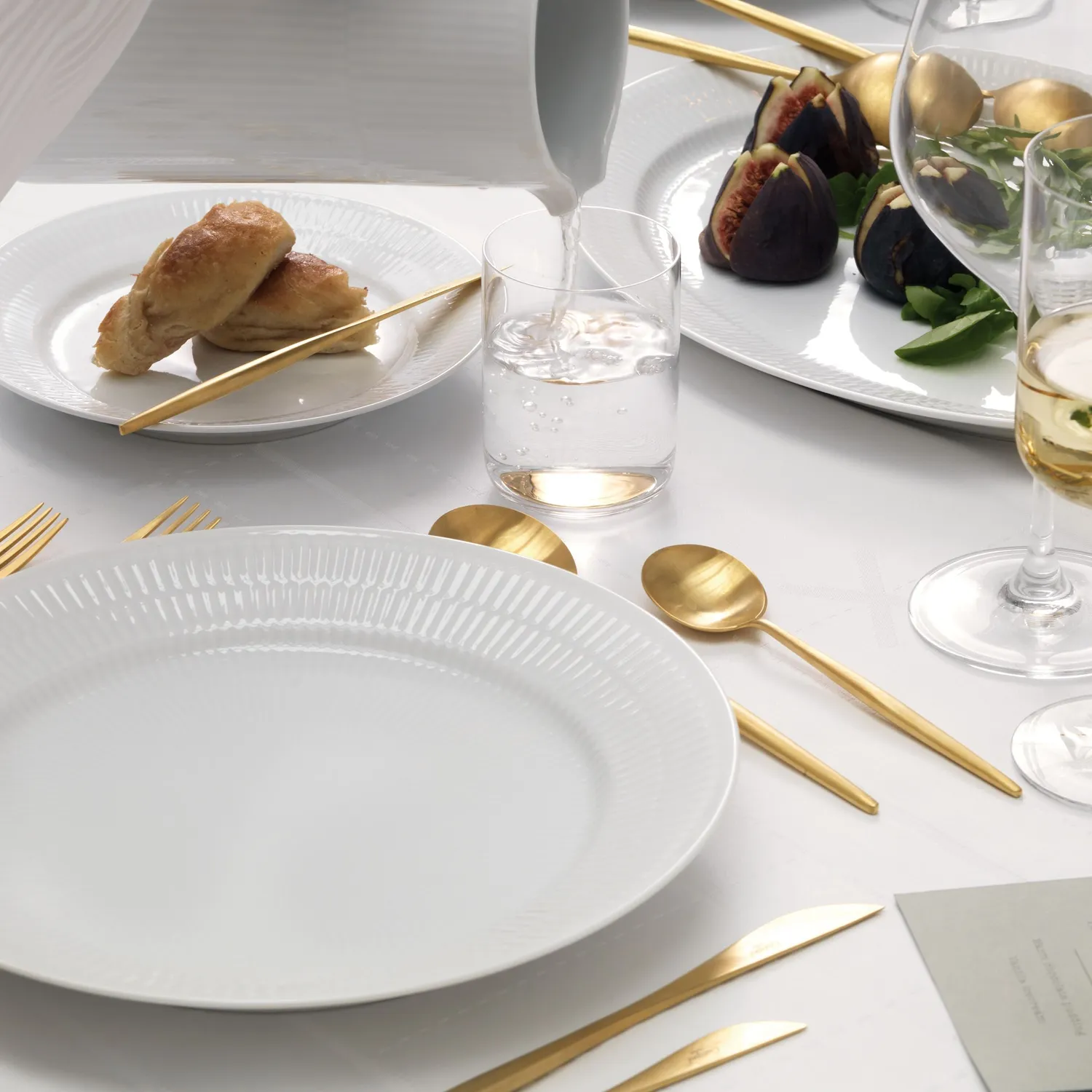 Kgl. Porcelæn Hvid Riflet tallerken 19 cm hvid porcelæn