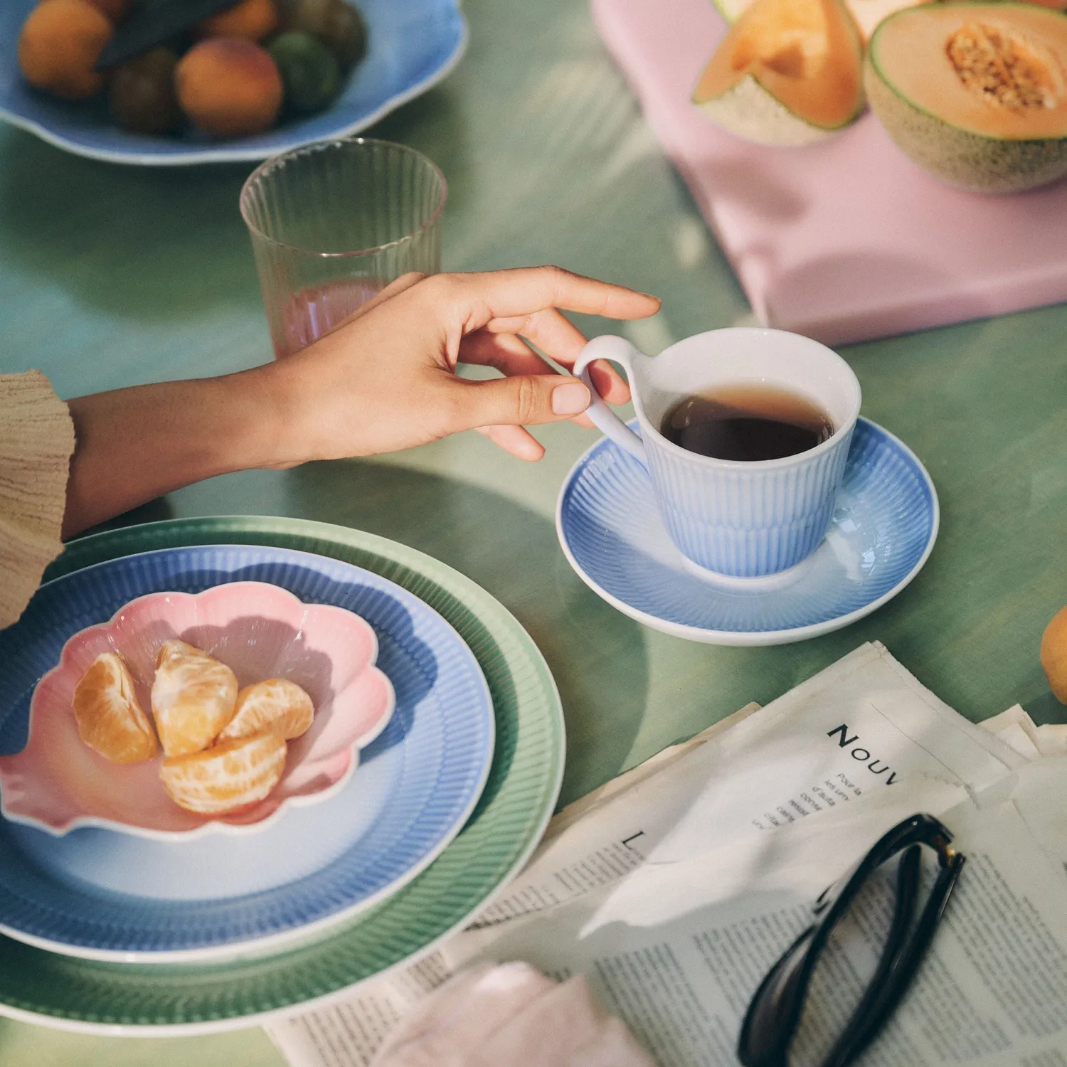Kgl. Porcelæn Iris tallerken 22 cm blå riflet