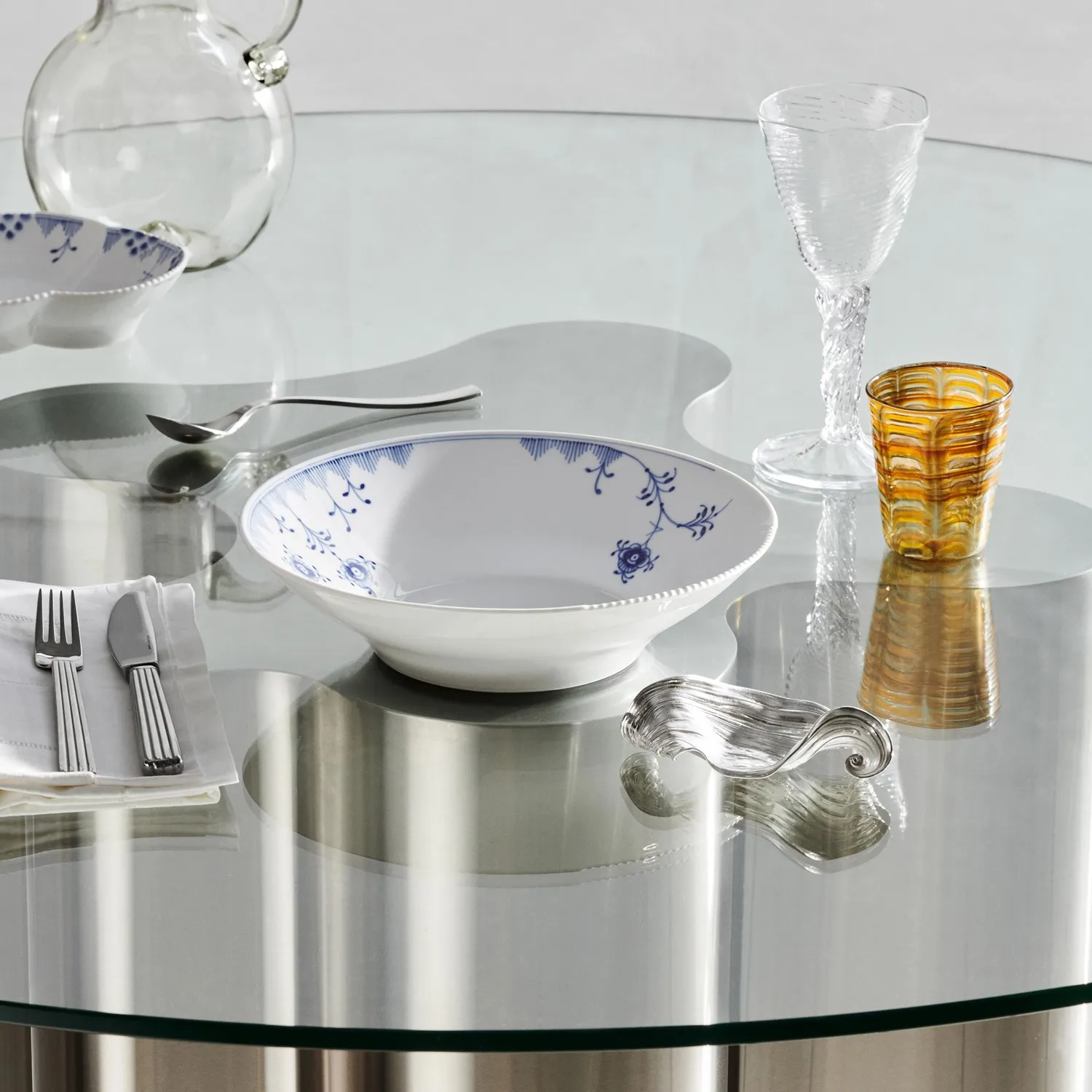 Kgl. Porcelæn Blå Elements dyb tallerken 25 cm håndmalet
