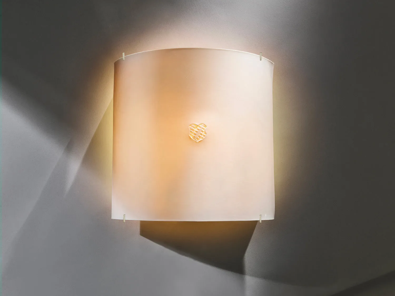 Luna Heritage væglampe hvid porcelæn våbenskjold