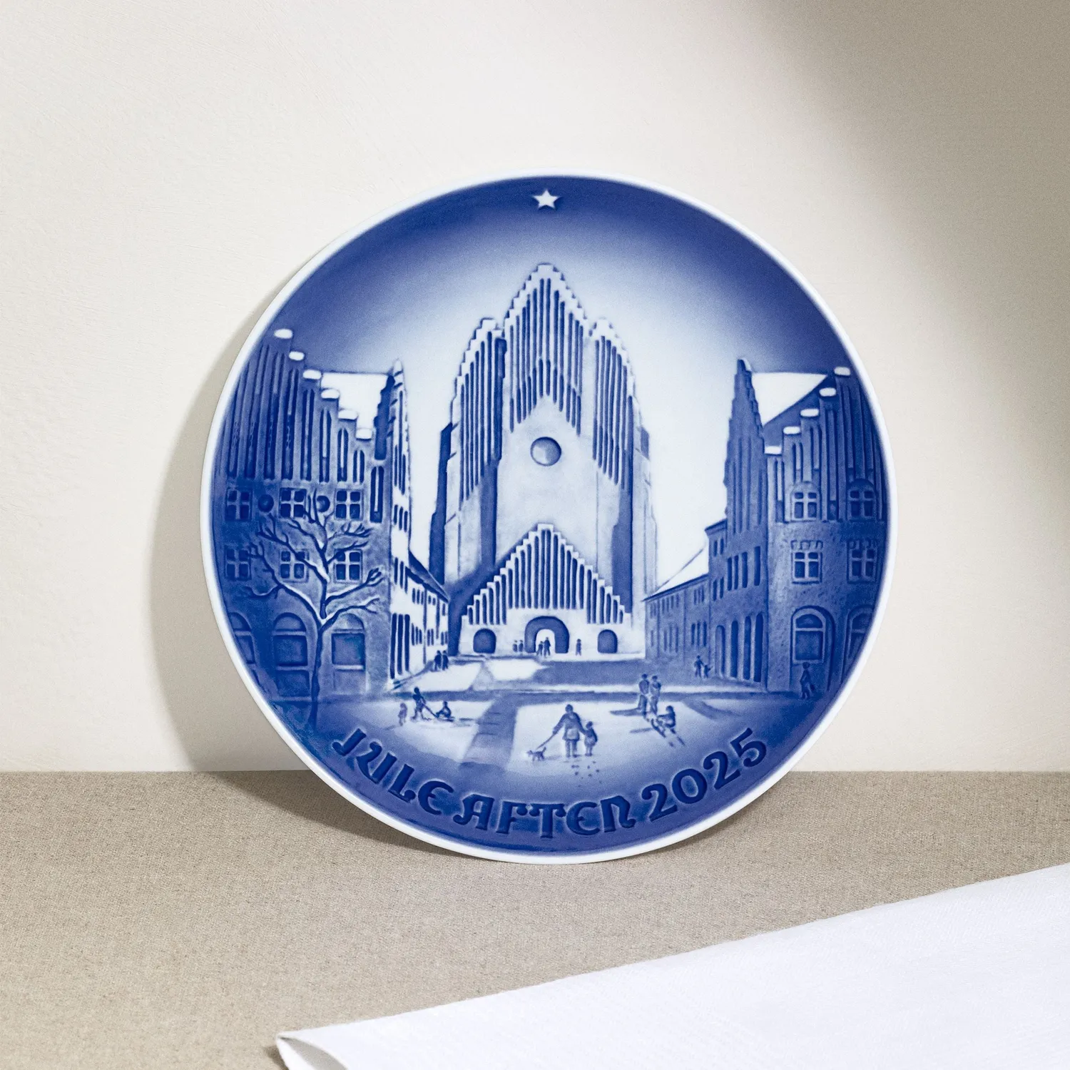 Bing & Grøndahl juleplatte 2025 Grundtvigs Kirke 18 cm